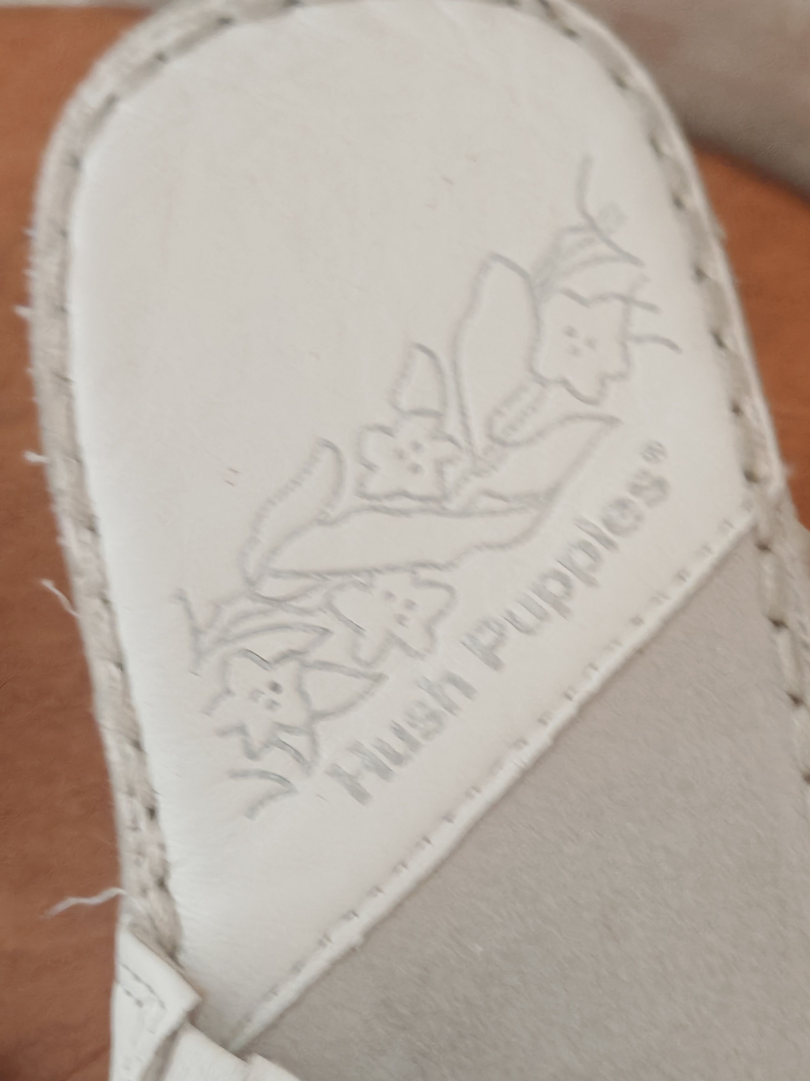 Genuine Leather × Hush Puppies Hush Puppies Gladness White Women Flat Thong Flip Flops Size US 8 / IT 38 - 5 Thumbnail