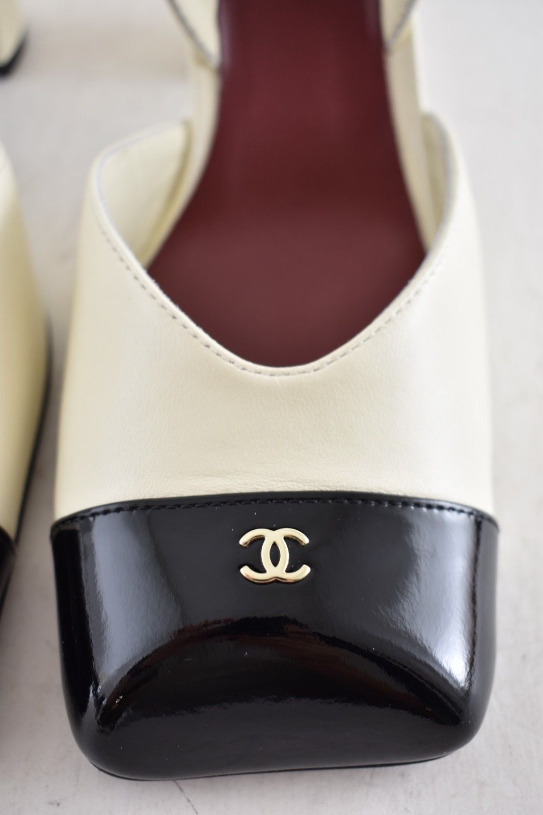 Chanel 26S Blazy Ivory Black Square Slingback Block Heel Pump 40 Size US 10 / IT 40 - 12 Thumbnail