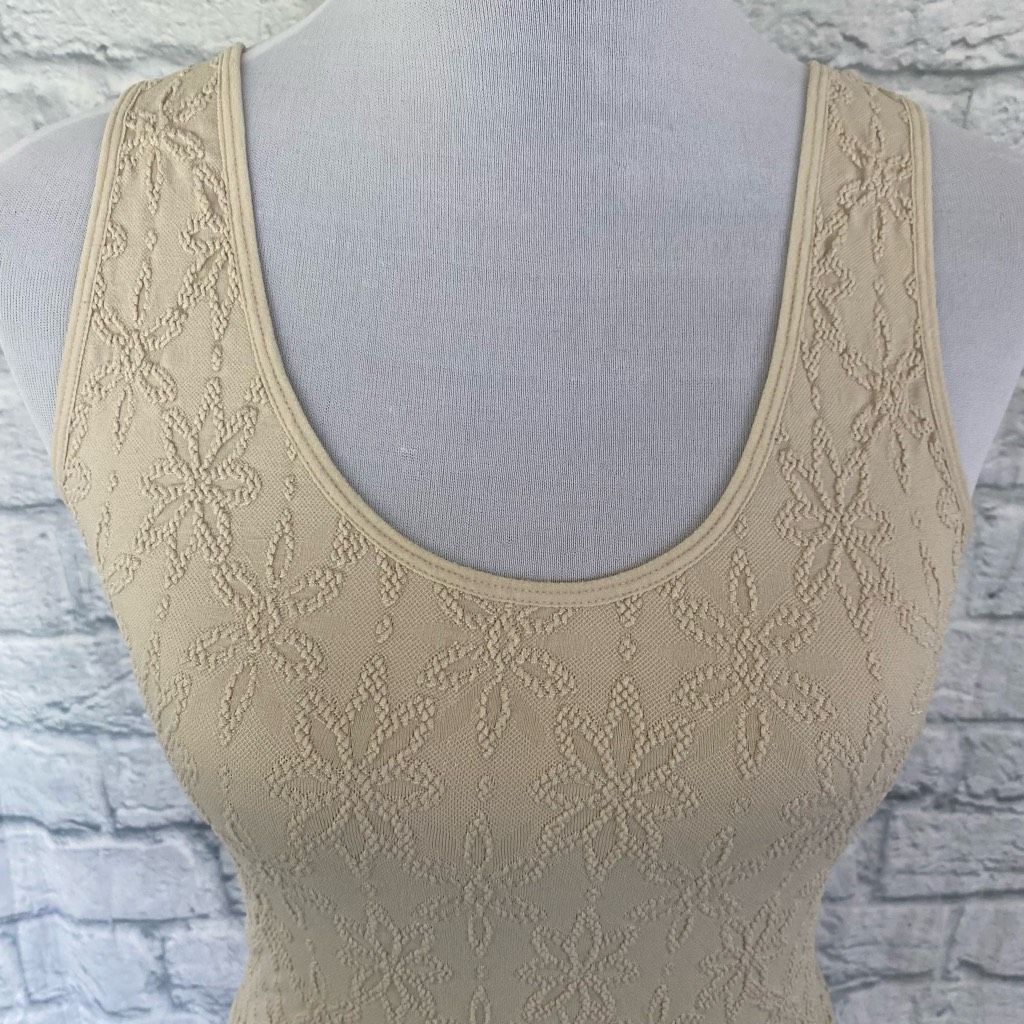 Forever 21 Forever 21 women XS crop tank top w/embroidered floral print Size XS / US 0-2 / IT 36-38 - 3 Thumbnail