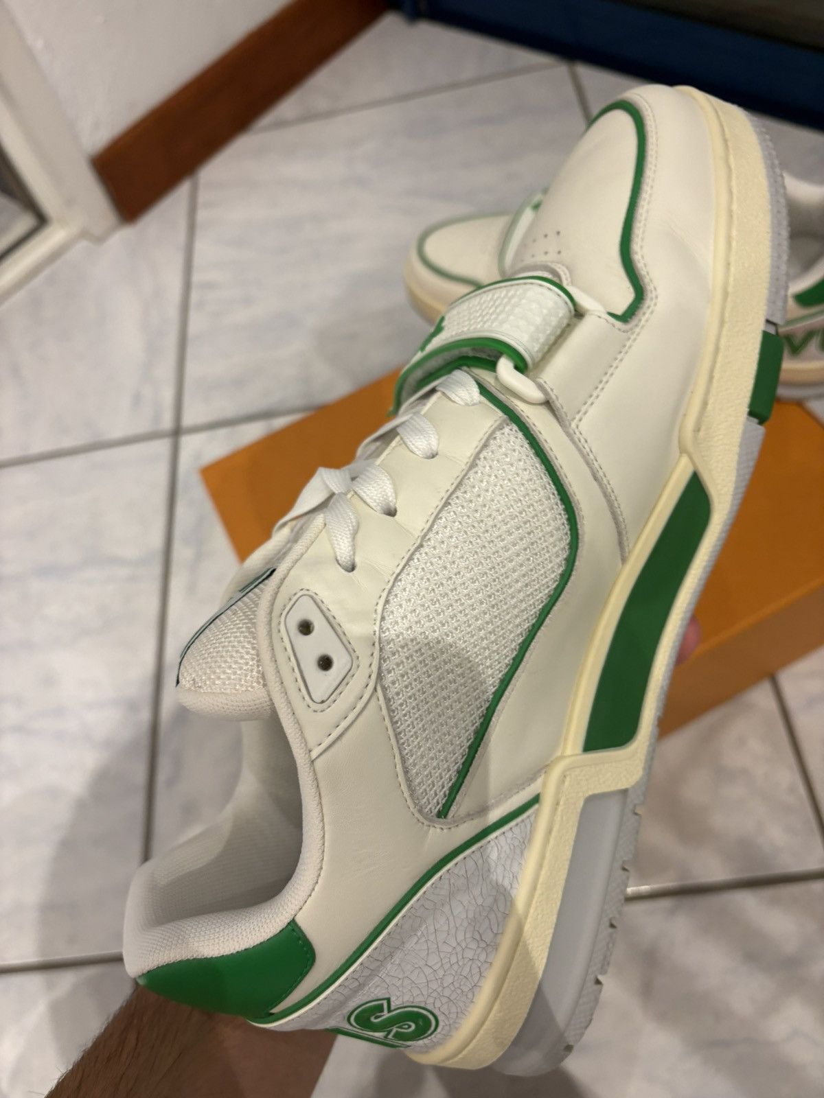 Louis Vuitton Louis Vuitton traîner virgil abloh blanche verte taille 9 US Size US 9 / EU 42 - 3 Thumbnail