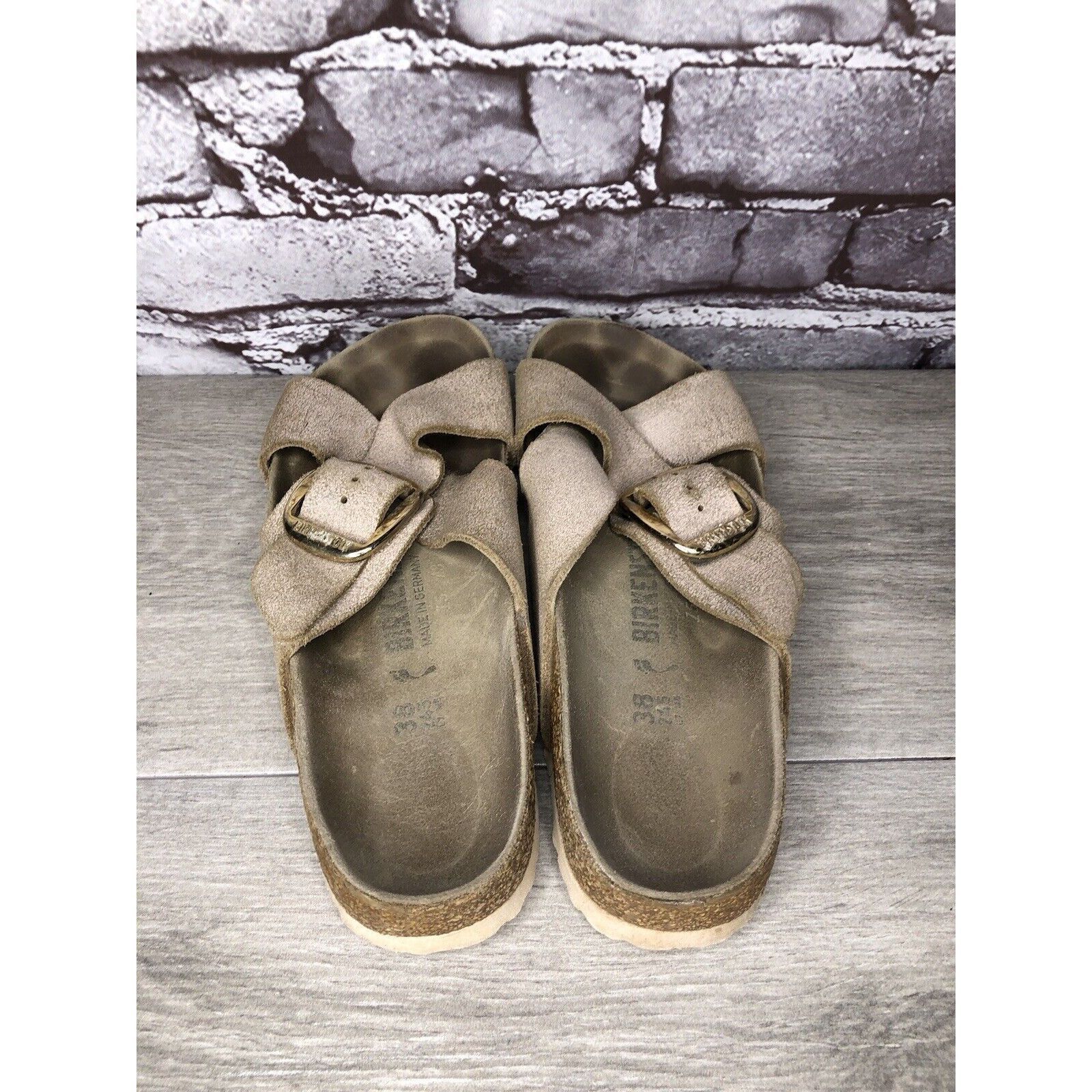 Birkenstock Birkenstock ARIZONA Beige Metallic Leather Strap Slides Sand Size US 7.5 / IT 37.5 - 5 Thumbnail