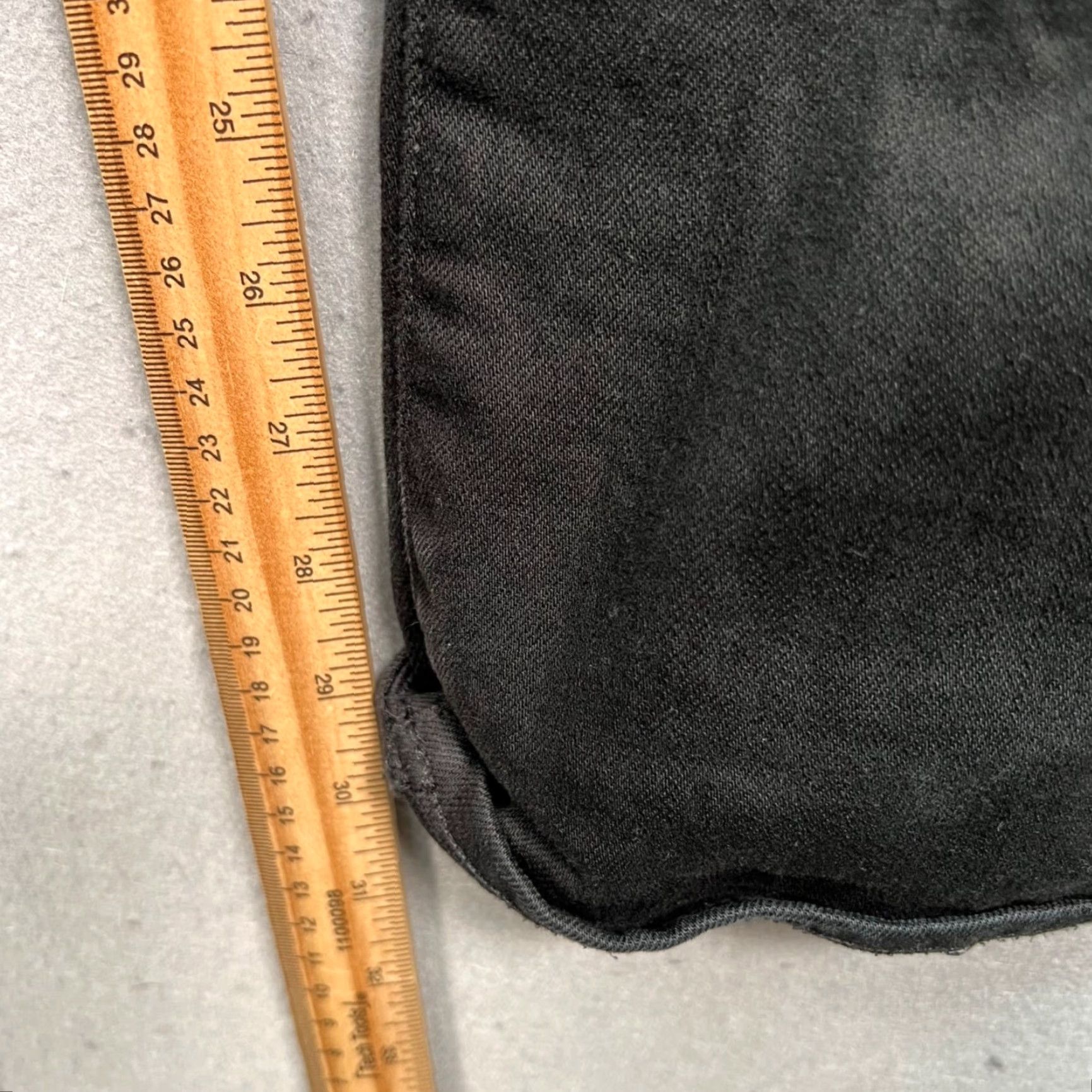 Uniqlo Uniqlo Slim Fit Jeans 33x32 Black Cotton Blend Denim Straight 5-Pocket Mens Adults Size US 33 - 7 Thumbnail