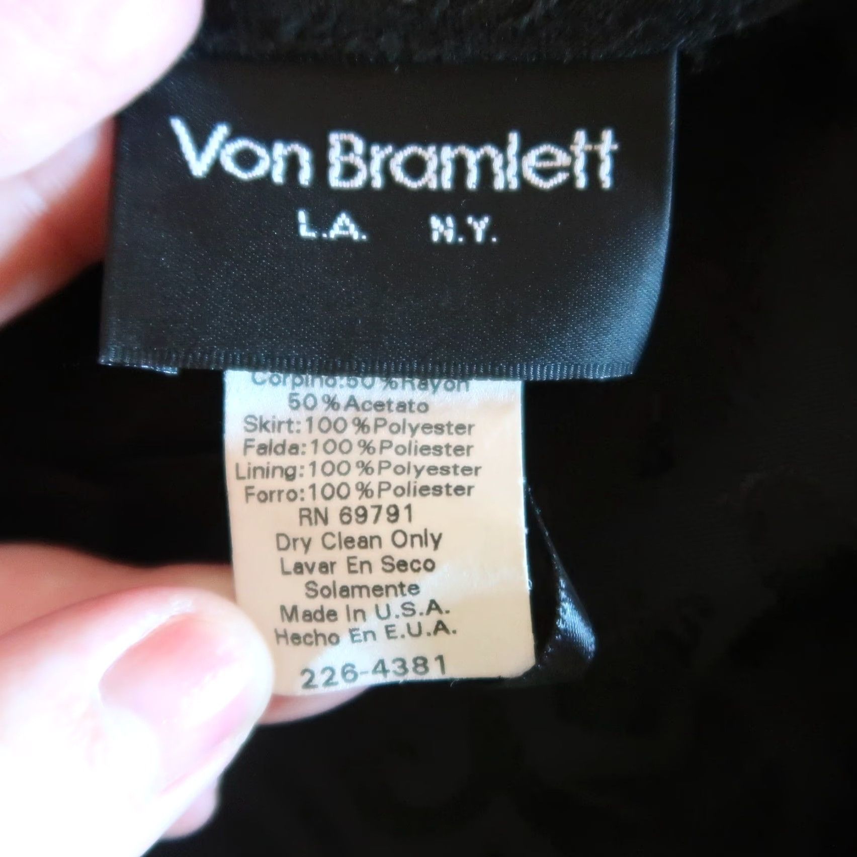 Vintage VINTAGE Von Bramlett Black Damask Print Crop Bolero Evening Jacket, 20W, Long Sleeve, Button Closure, 90s Era, Formal/Cashion, Women Size 3XL / US 20-22 - 5 Thumbnail