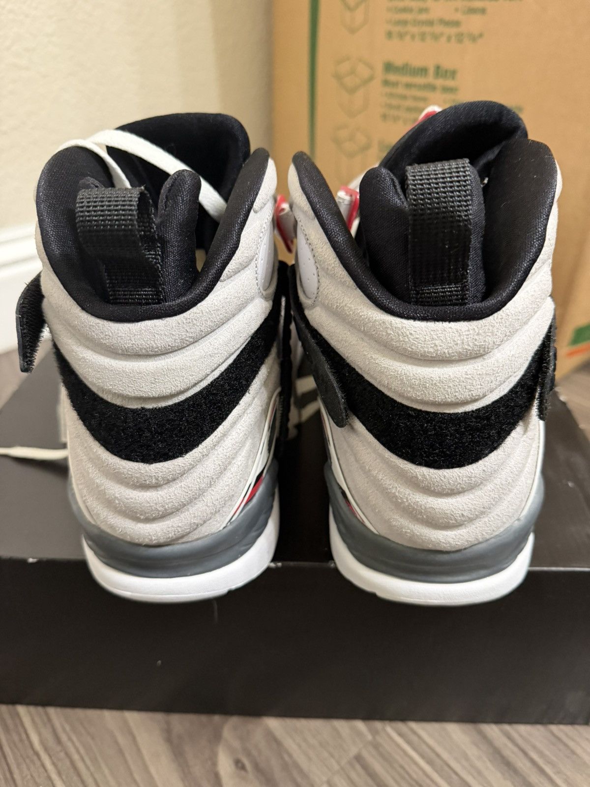 Jordan Brand Jordan 8 Bugs Bunny ‘2013’ Size US 11.5 / EU 44-45 - 4 Thumbnail