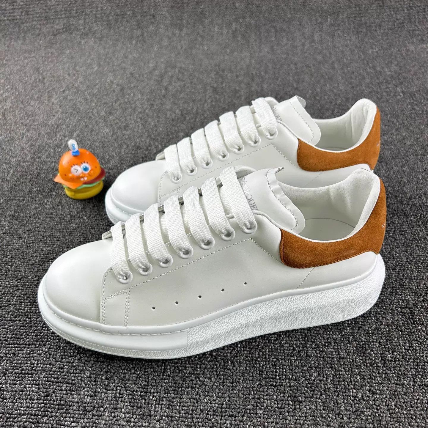 Alexander McQueen Alexander McQueen white sneakers logo tab platform 40.5 new Size US 7.5 / EU 40-41 - 1 Thumbnail