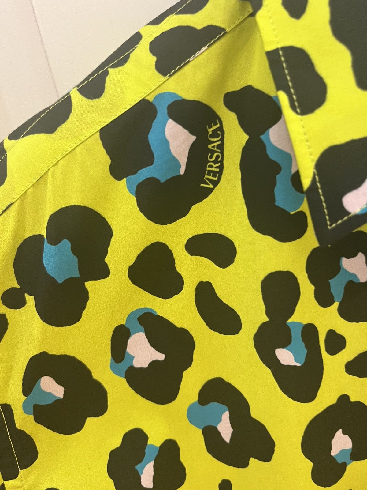 Versace Leopard print short.sleeve shirt size48 Size US M / EU 48-50 / 2 - 17 Thumbnail