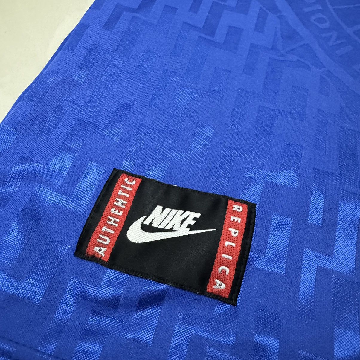 Nike Italy 95/96 vintage home shirt Size US L / EU 52-54 / 3 - 7 Thumbnail