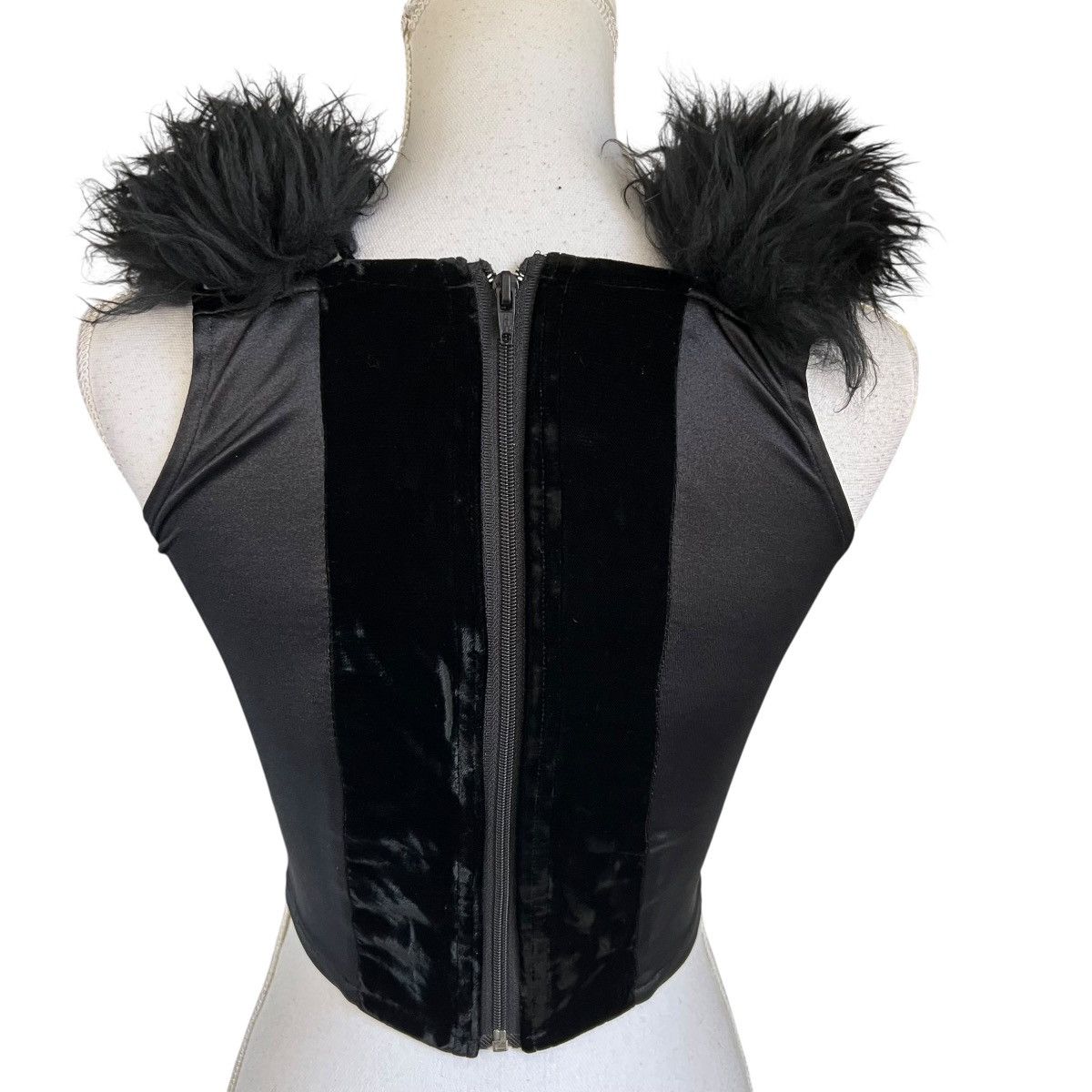 Other Vintage Catwalk Collection England Faux Fur Lace Up Corset Size XS / US 0-2 / IT 36-38 - 5 Thumbnail