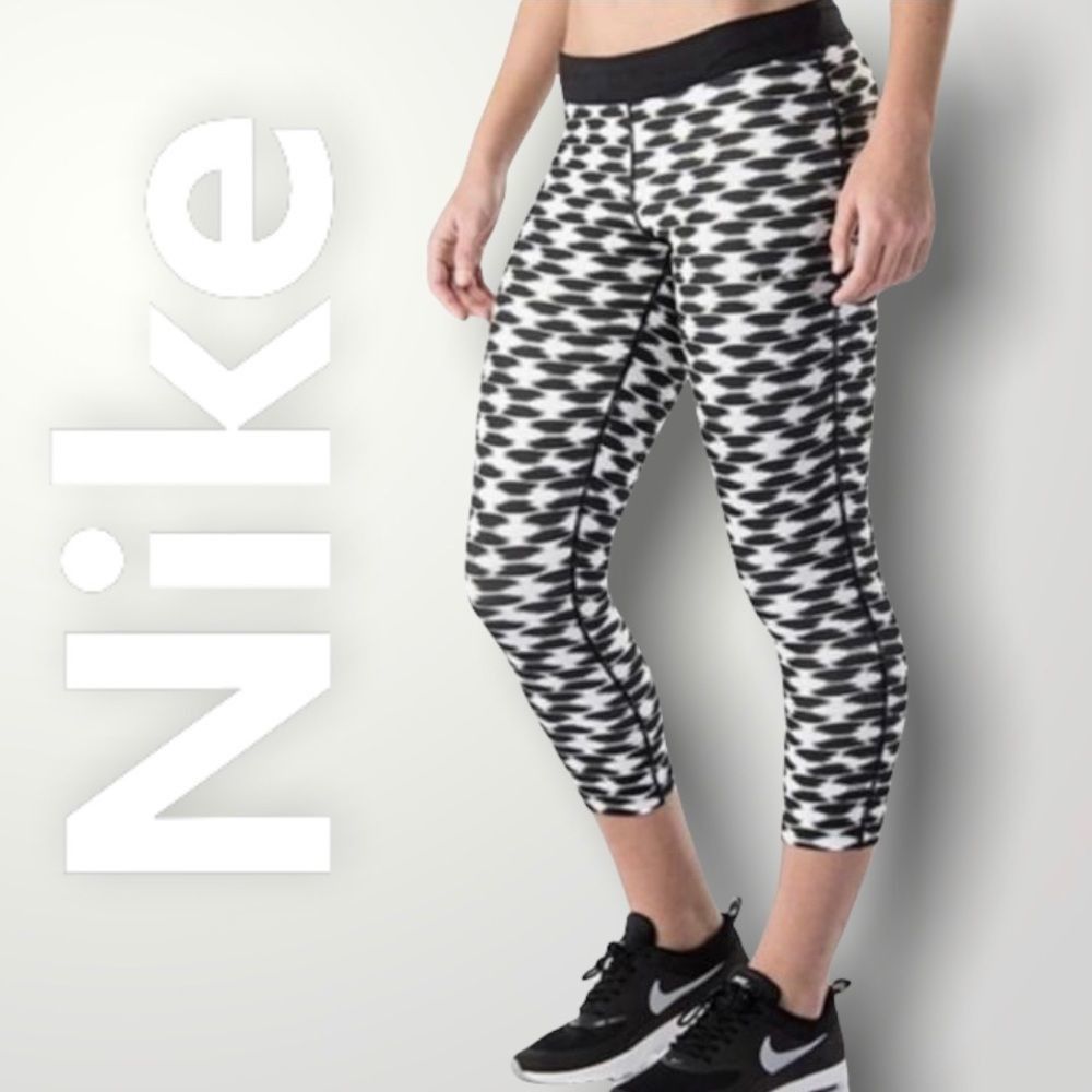 Nike Nike, Womens Relay Printed Cropped Boho Tribal Patterned Leg Size 25" / US 0 / IT 36 - 1 Thumbnail