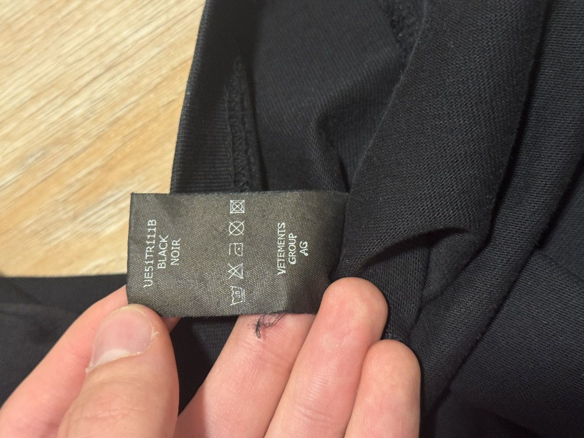 Vetements Vetements Security T-Shirt Size US L / EU 52-54 / 3 - 7 Thumbnail