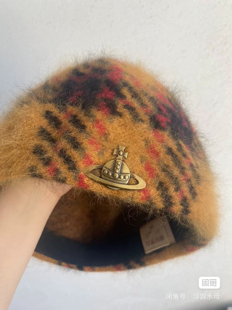 Vivienne Westwood Vivienne Westwood Fur pom-pom beret | Grailed