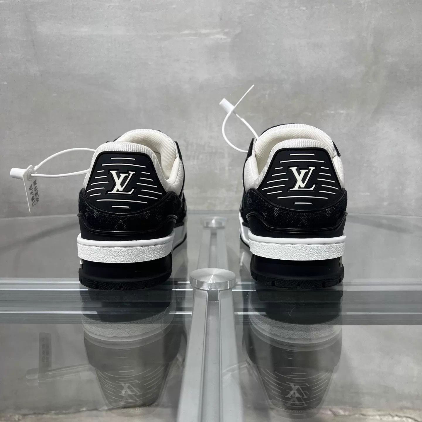 Louis Vuitton LV Trainer Black White Denim UK1.5 35.5 Size US 5 / IT 35 - 6 Thumbnail