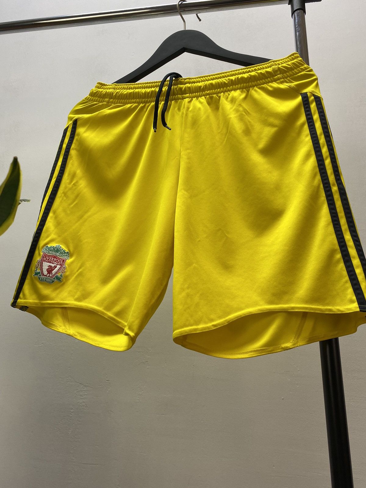 New Balance Adidas 2009 2010 Liverpool Goalkeeper Soccer Shorts Size US 32 / EU 48 - 4 Thumbnail