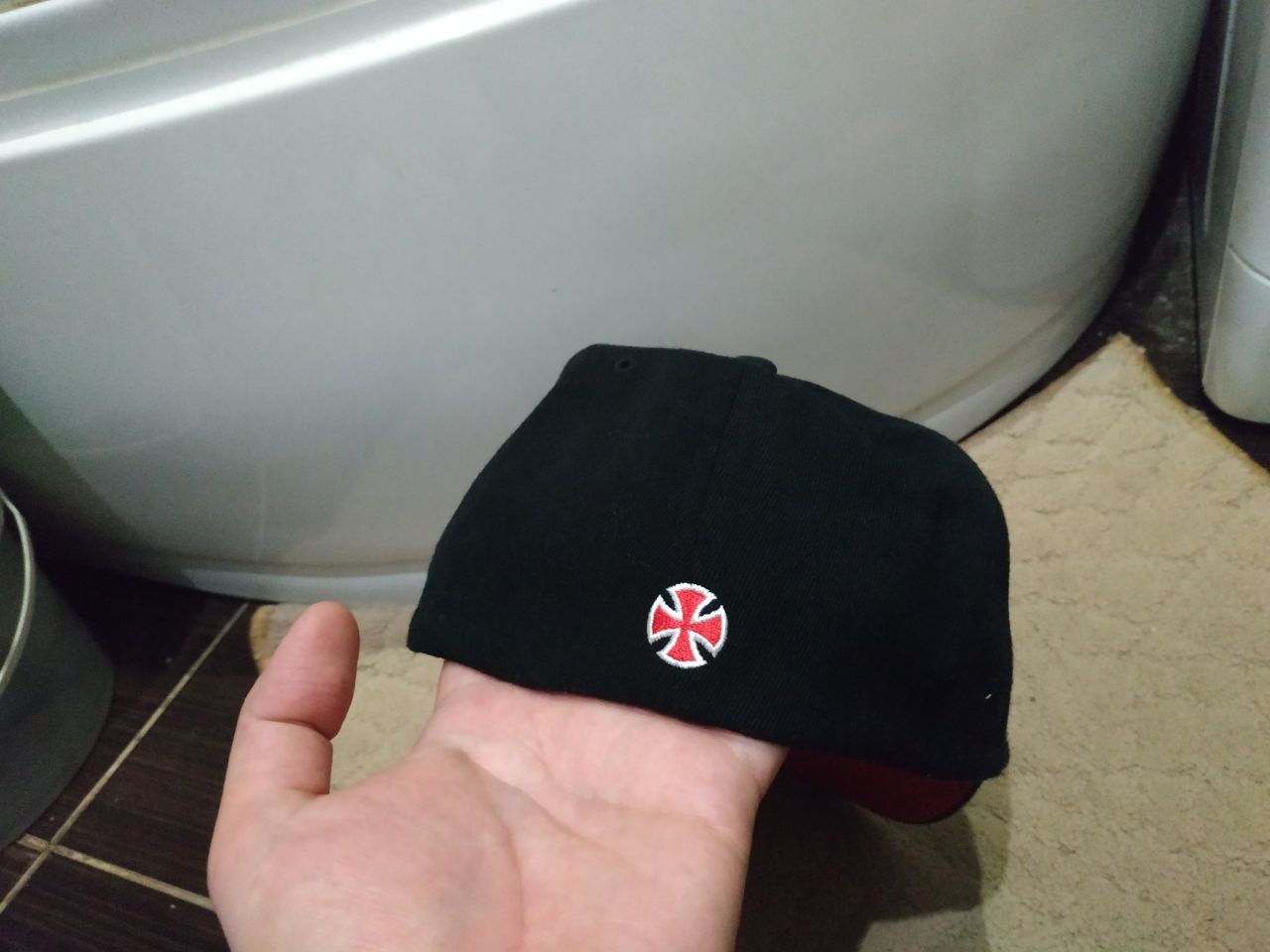 Italia Independent Independent Truck Co. Cross Logo Flexfit Hat Black/Red Size ONE SIZE - 3 Thumbnail