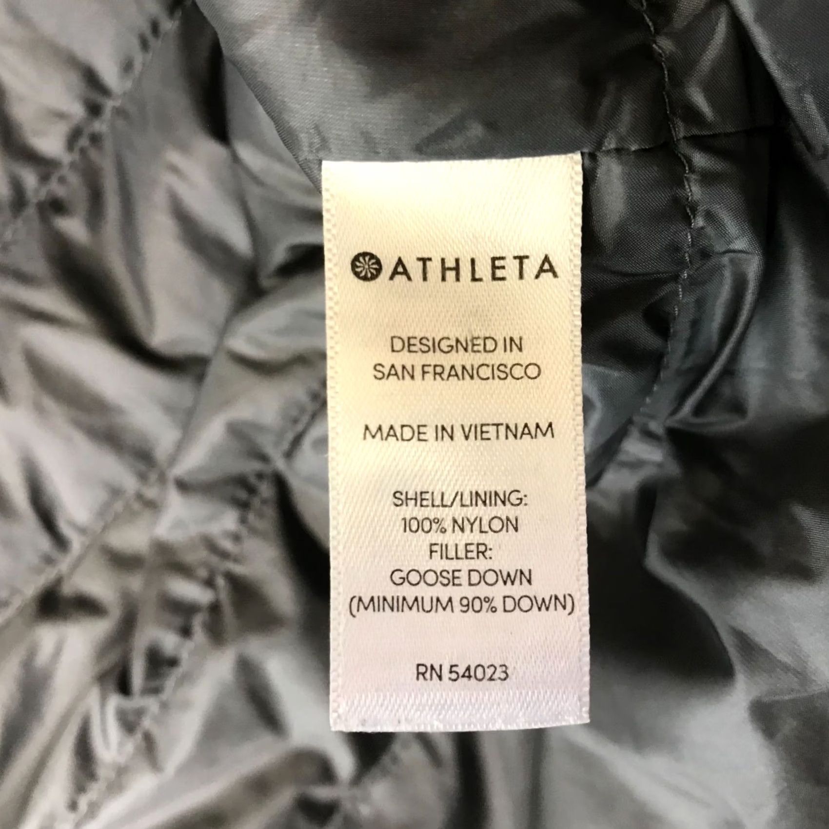 Athleta WOMENS SMALL GRAY ATHLETA VEST Quilted DOWN Front Button Up Down Filled No Pockets? Size S / US 4 / IT 40 - 6 Thumbnail