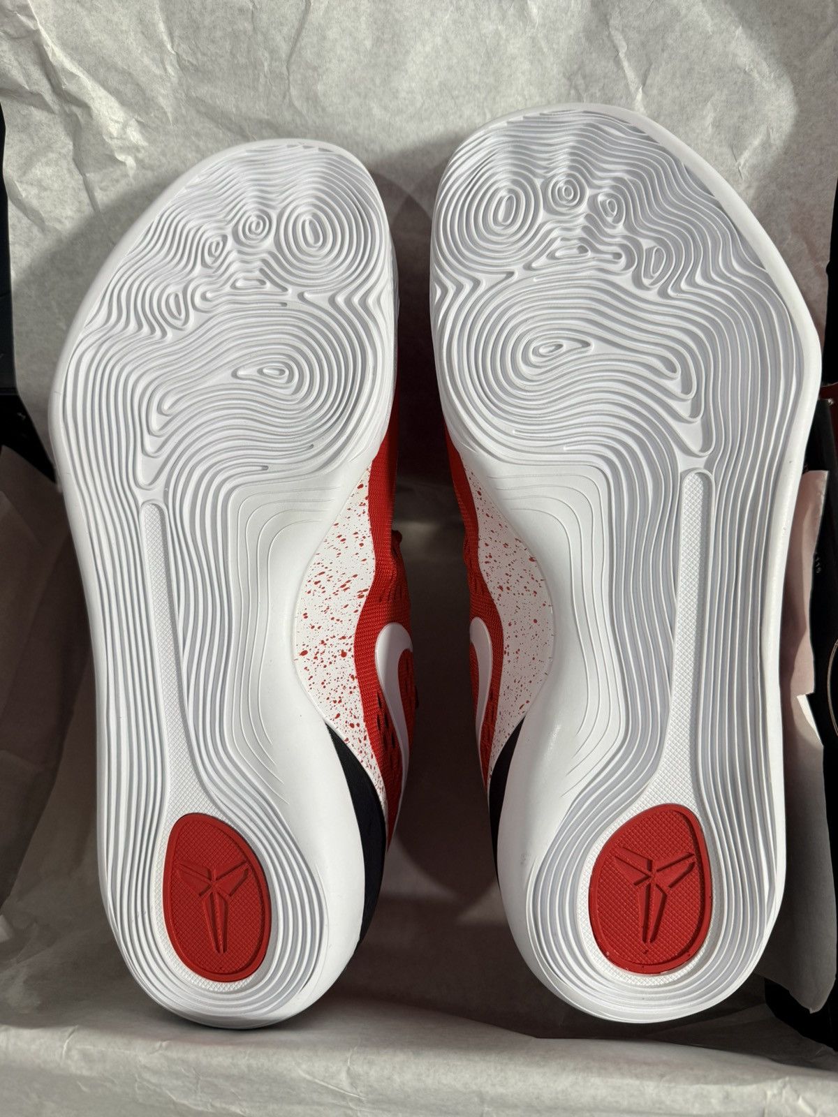 Nike Nike Kobe IX Elite Low EM Protro University Red White 10.5 Size US 10.5 / EU 43-44 - 3 Thumbnail