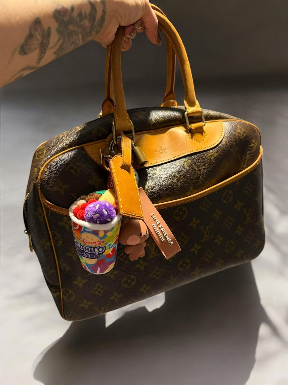 Louisvuitton deauville bag