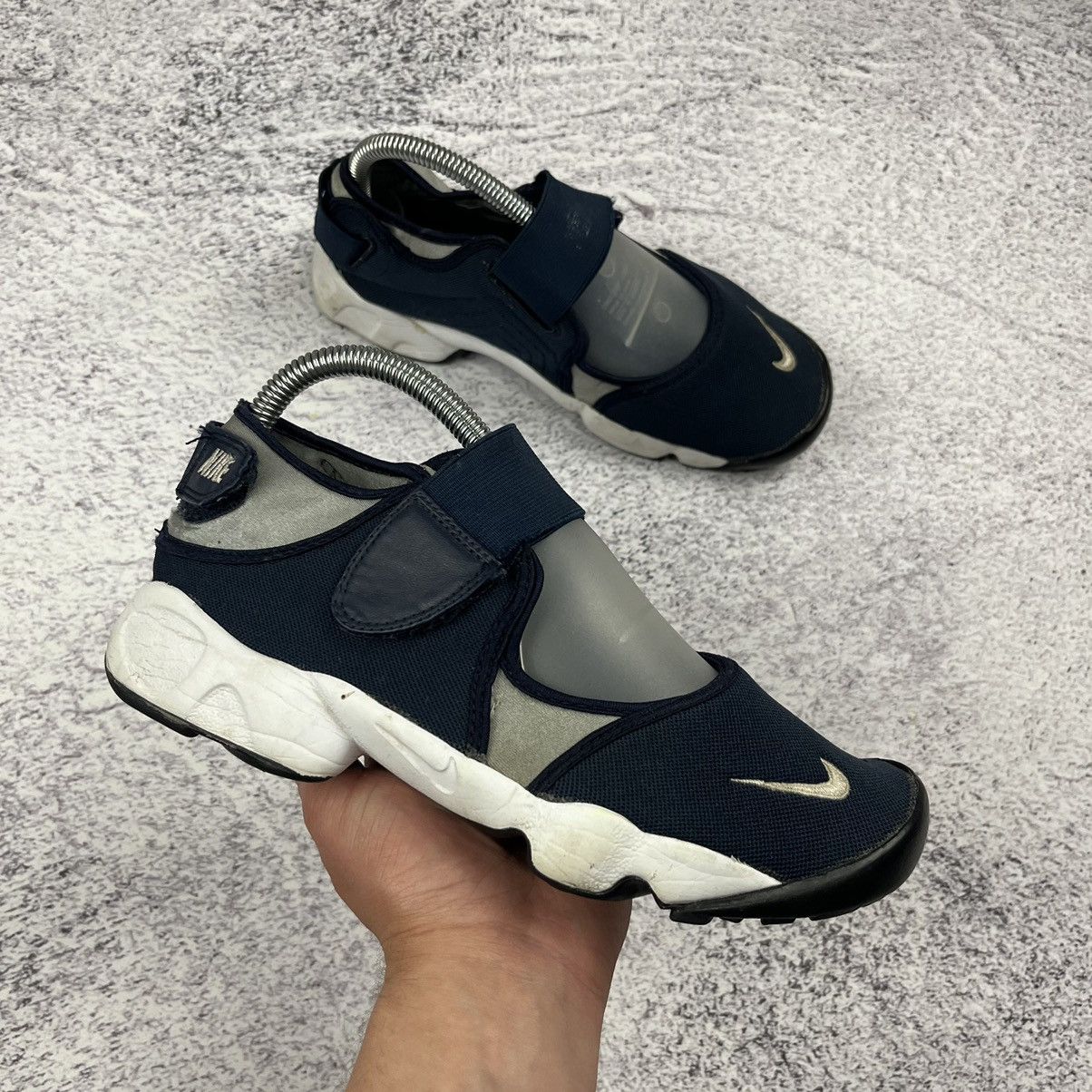 Nike rift navy blue hotsell