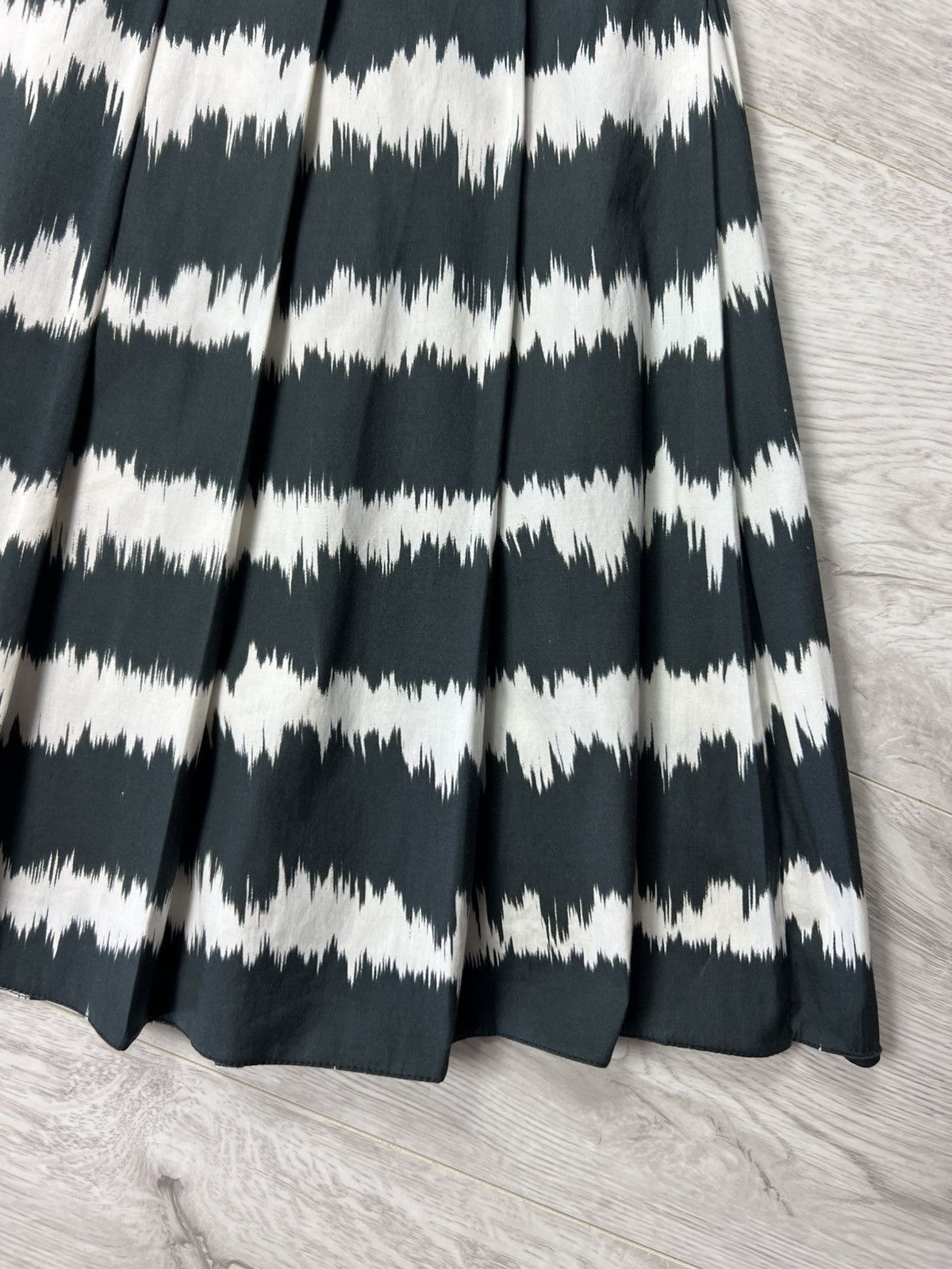 Prada Prada Milano 2013 Striped Skirt Size 40 Size 27" / US 4 / IT 40 - 9 Thumbnail