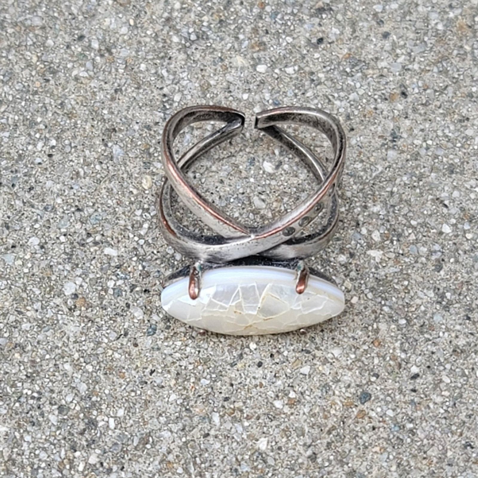 Kendra Scott Kendra Scott Rosemary Mother Of Pearl Criss Cross Ring Size ONE SIZE - 5 Thumbnail