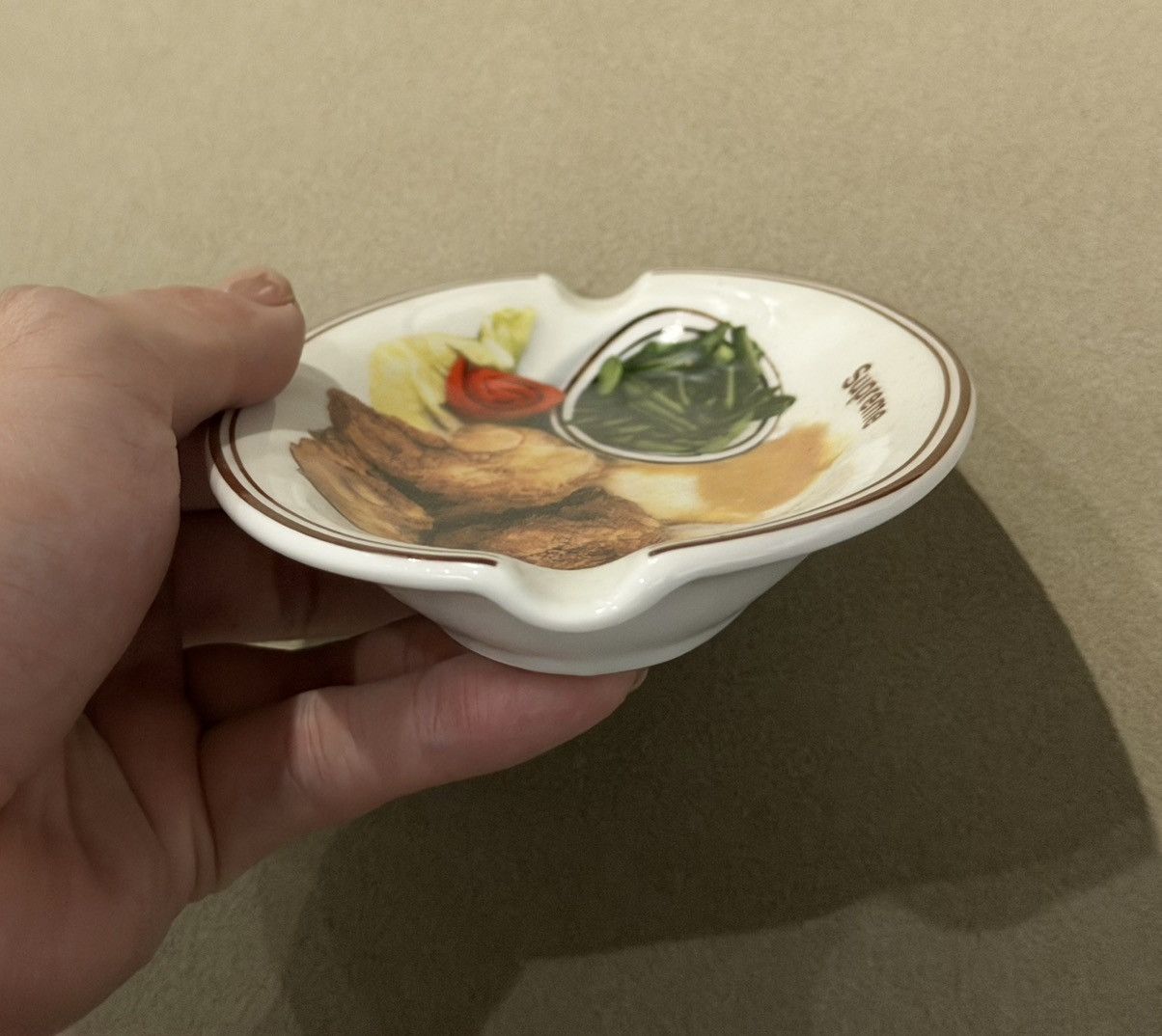 Supreme Supreme 18SS Chicken Dinner Plate Size ONE SIZE - 3 Thumbnail