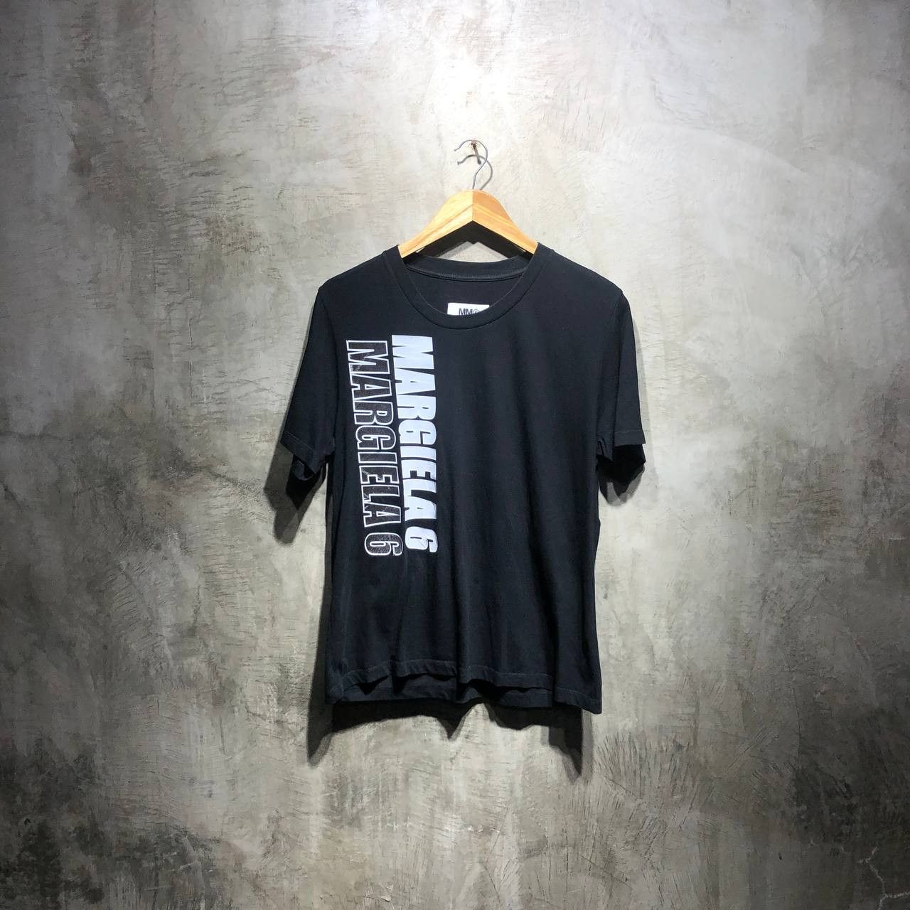 Maison Margiela Maison Margiela MM6 SS21 Side Logo text tee Size US M / EU 48-50 / 2 - 1 Thumbnail