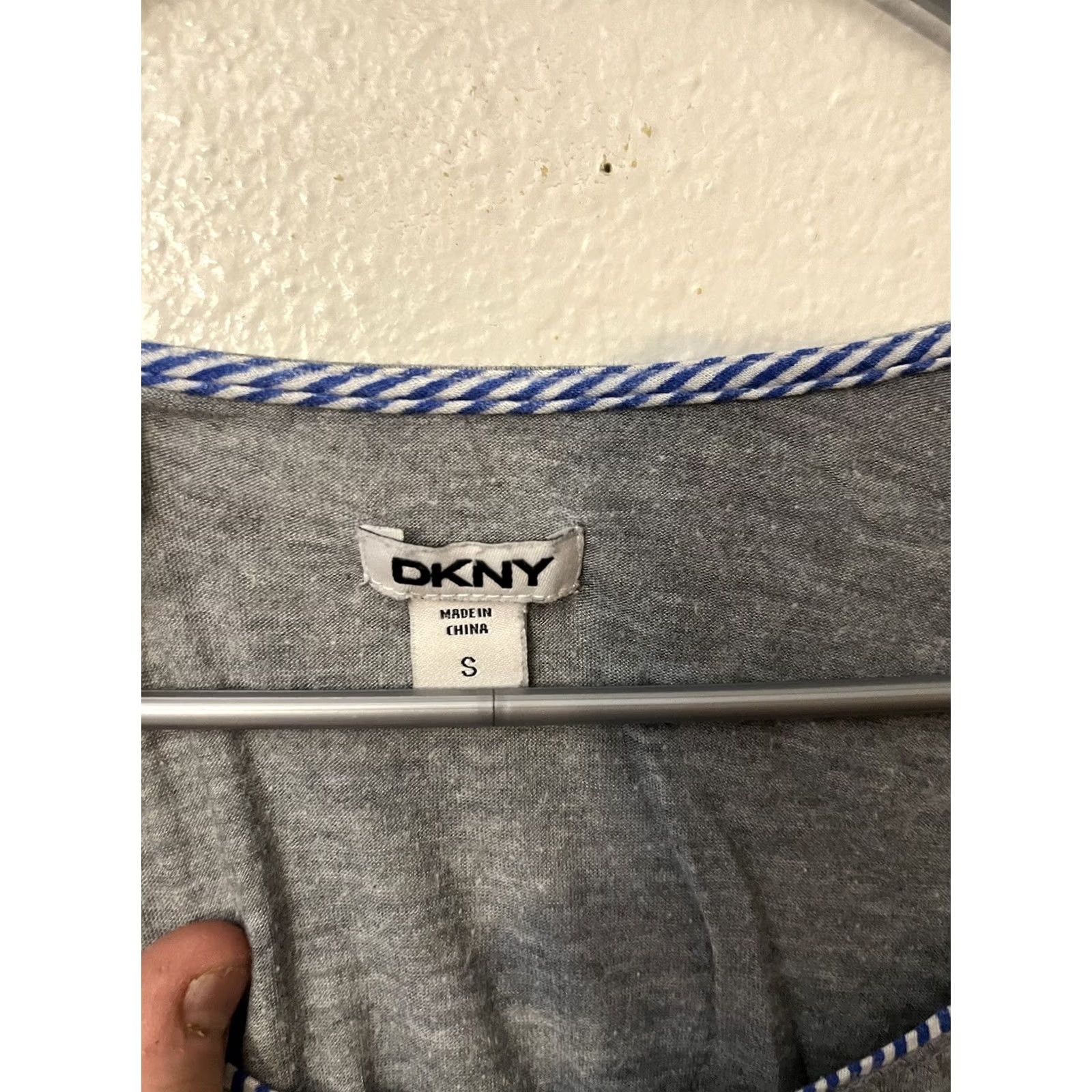 DKNY DKNY Tank Women's Size S Gray Sequin Ribbon Causal Sleeveless Scoop Neck 90s Style Womens Size S / US 4 / IT 40 - 2 Thumbnail
