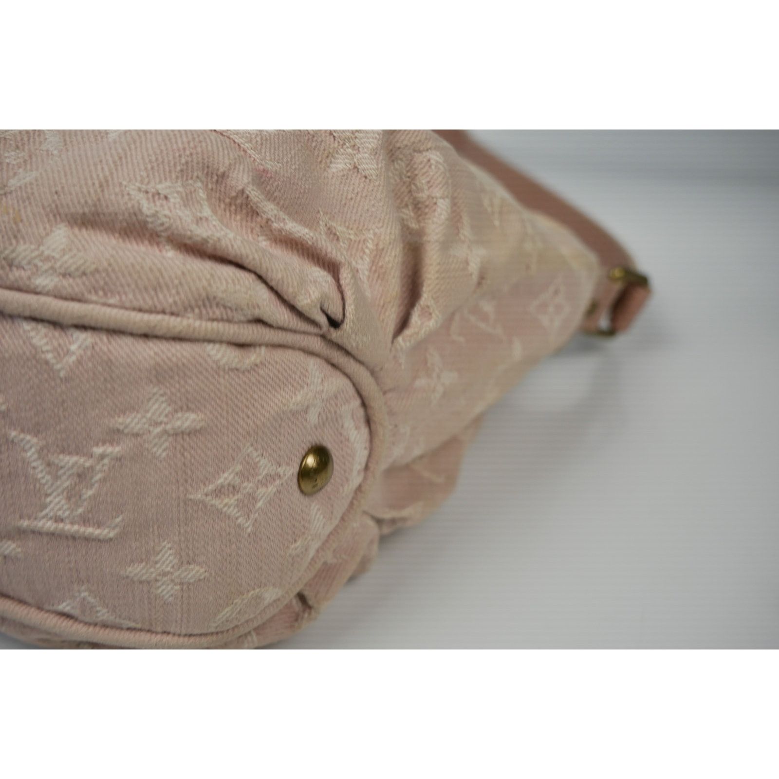 Louis Vuitton Louis Vuitton Rose Denim Monogram Bag Size ONE SIZE - 11 Thumbnail