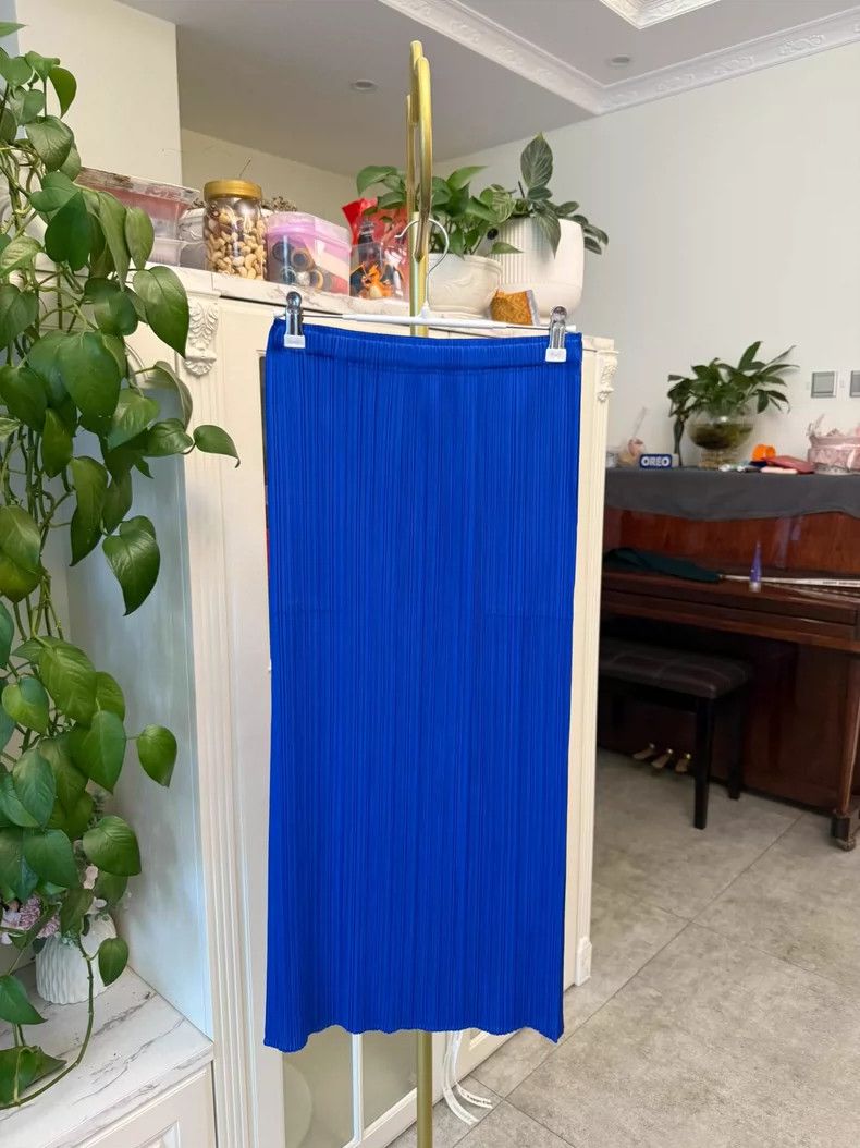 Issey Miyake size:2 Blue pleated skirt