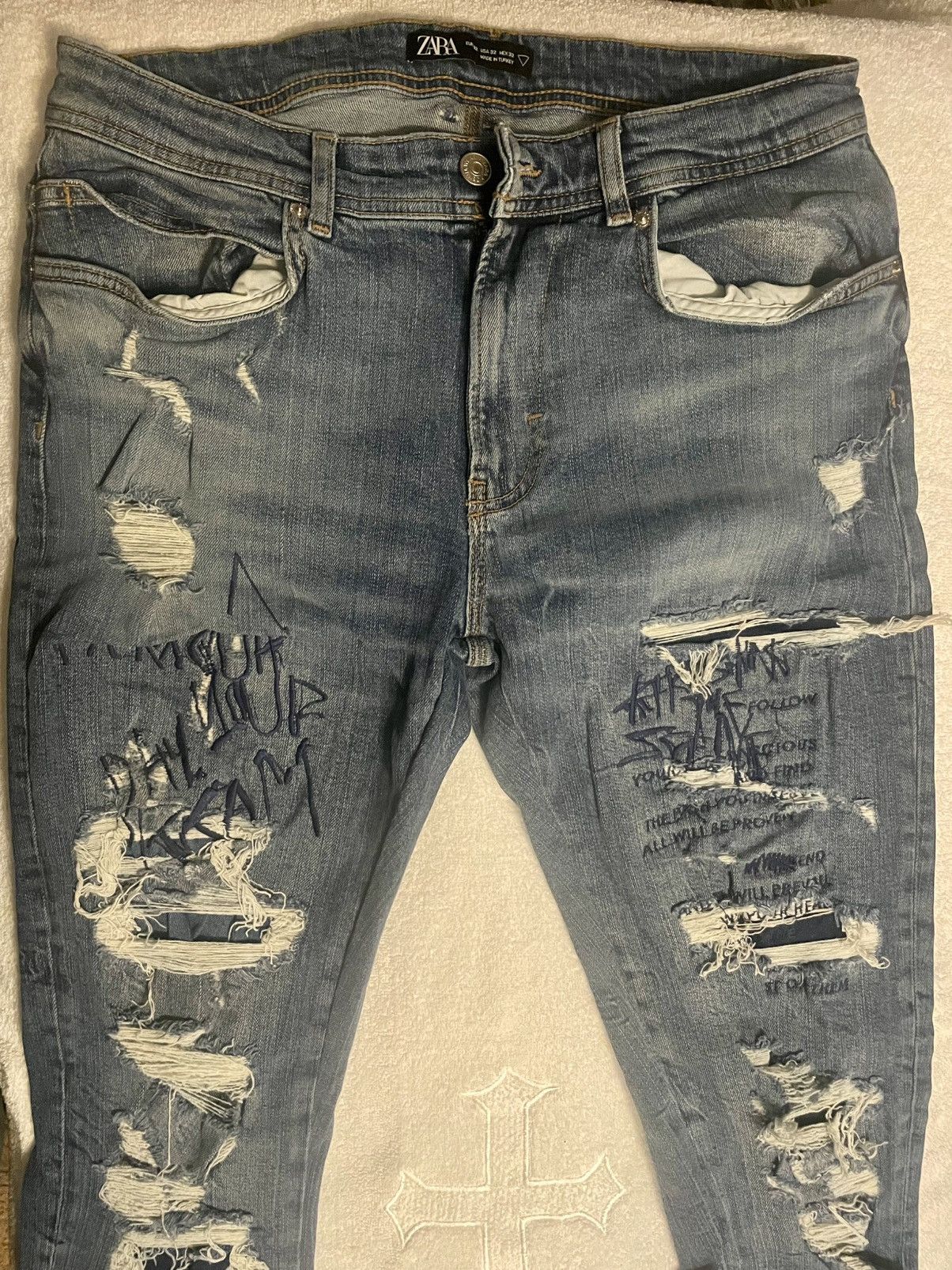 Zara Zara DistressedPunk DenimJeans Graffiti Print SlimFit Size32 Size US 32 / EU 48 - 1 Thumbnail
