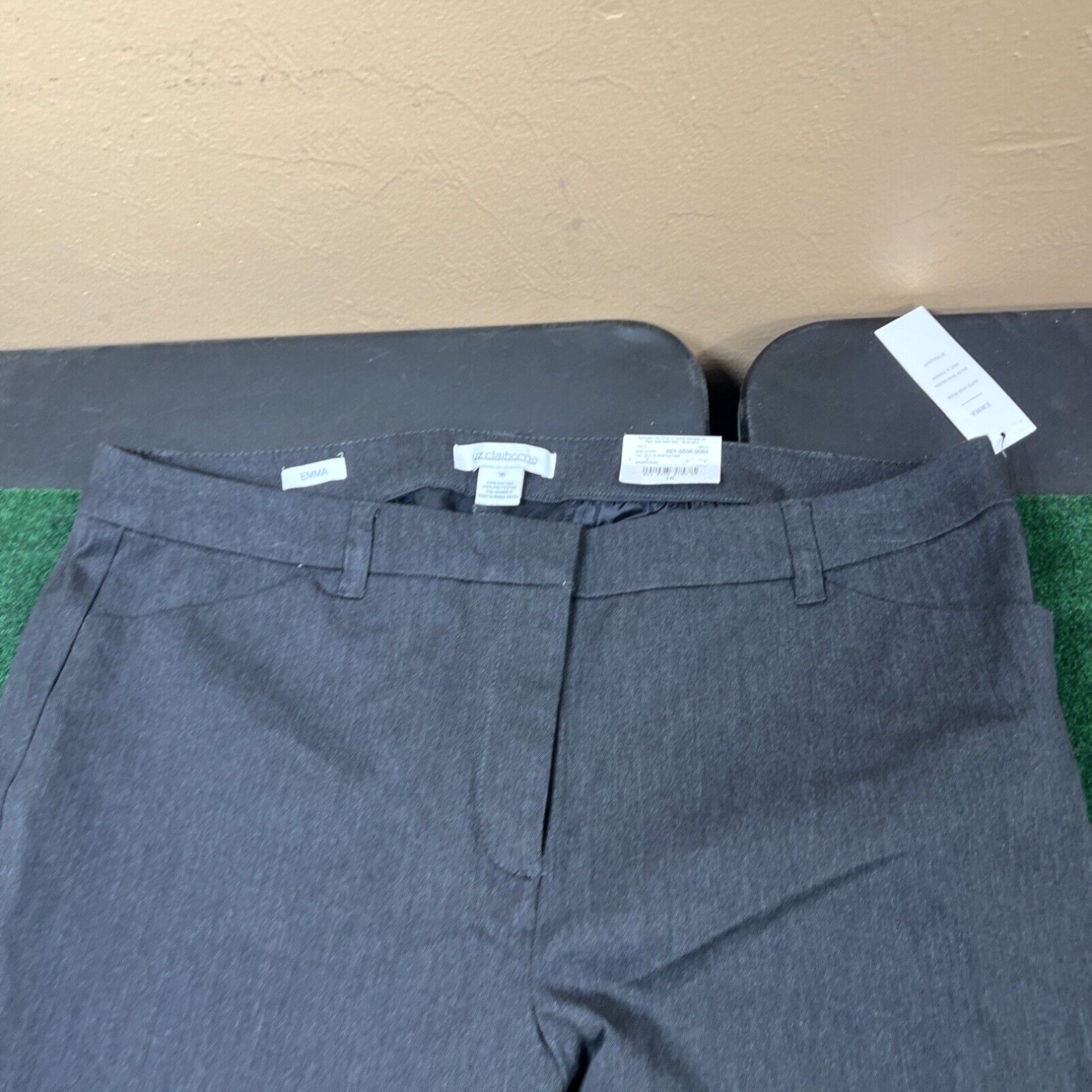 Vintage Liz Claiborne Ankle Length Emma Pant, NWT, Women’s Size 16 Gray Size 25" / US 0 / IT 36 - 2 Thumbnail