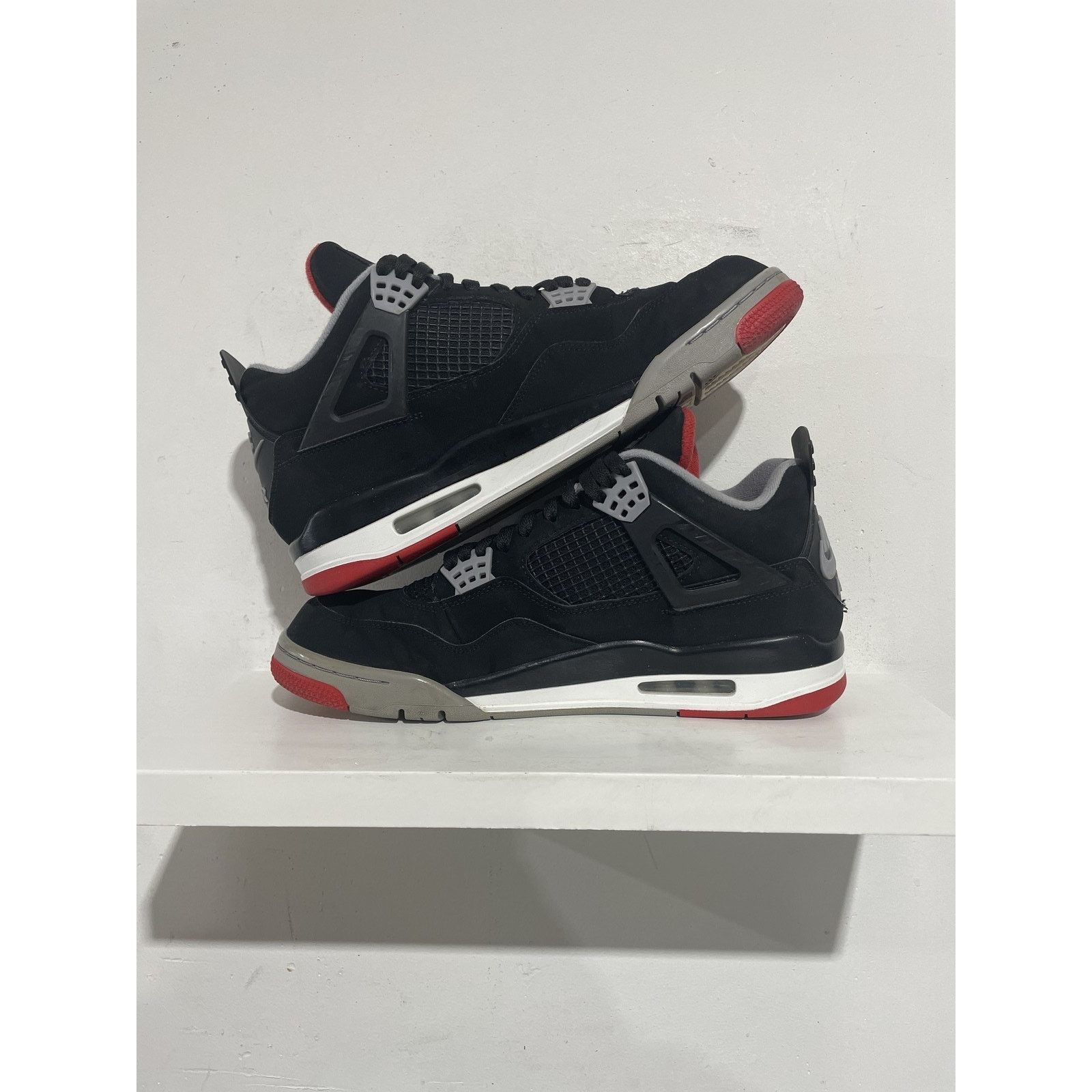 Nike JORDAN 4 RETRO BRED (2019) SIZE 11.5 PREOWNED Size US 11.5 / EU 44-45 - 2 Thumbnail