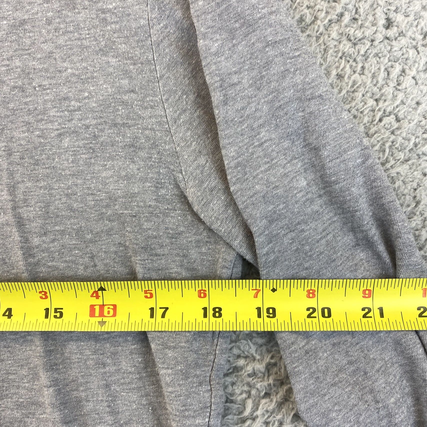Under Armour Under Armour Shirt Mens Medium Gray Long Sleeve Crew Neck Tshirt 54-11 Size US M / EU 48-50 / 2 - 5 Thumbnail