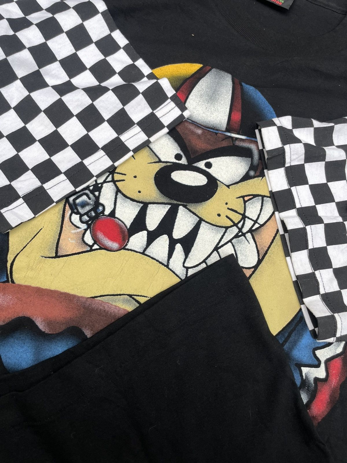 Vintage Vintage 1995 NASCAR Looney Tunes Taz Tee (USA made) Size US XL / EU 56 / 4 - 6 Thumbnail