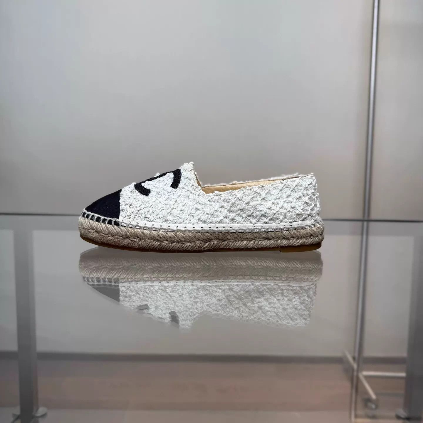 Chanel Chanel Black & White Panda Fisherman Shoes Size 39 98 Size US 8.5 / IT 38.5 - 3 Thumbnail