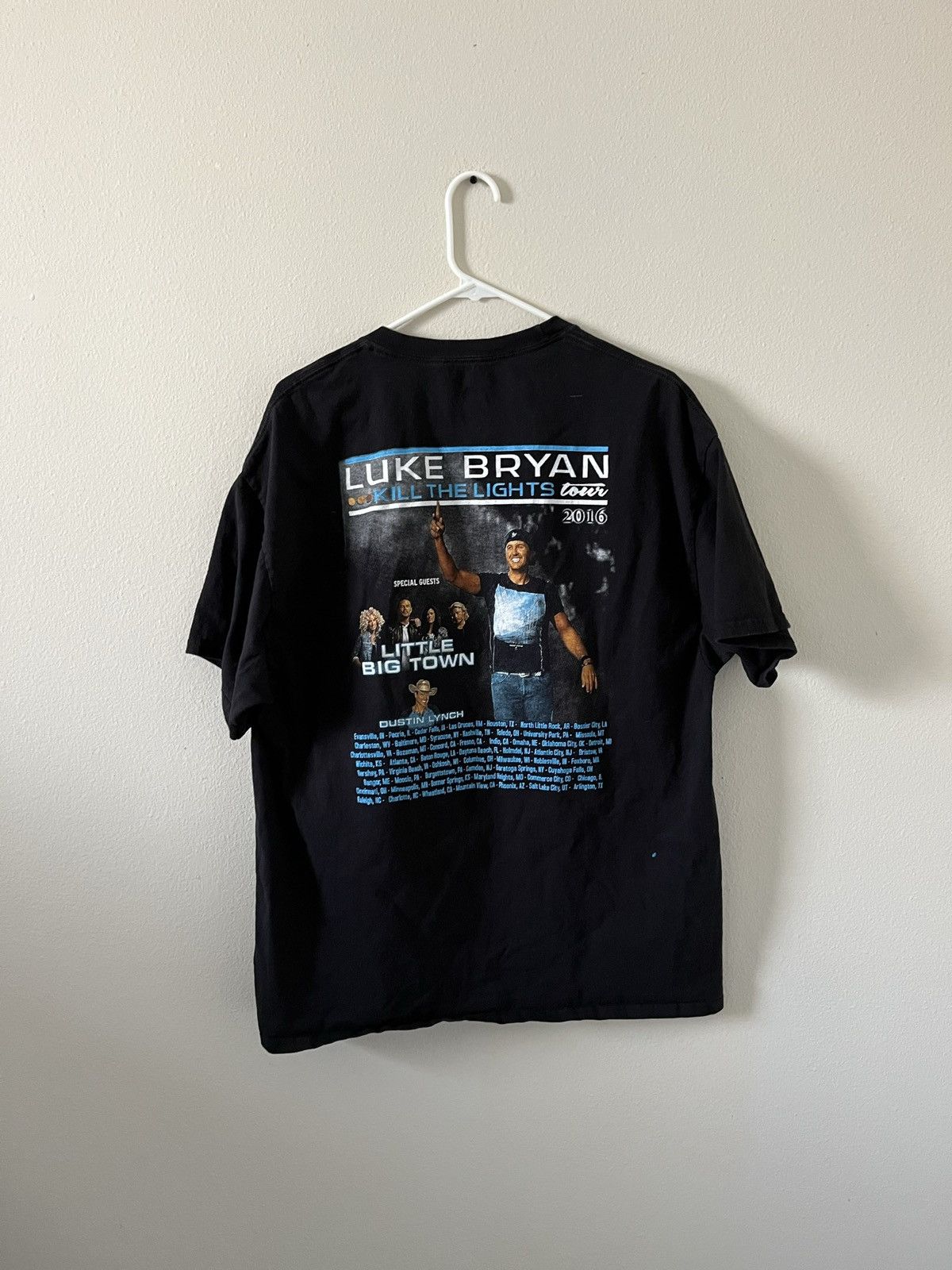 Vintage 2016 Luke Bryan 'Kill the Lights' Tour Shirt Size US XL / EU 56 / 4 - 2 Thumbnail
