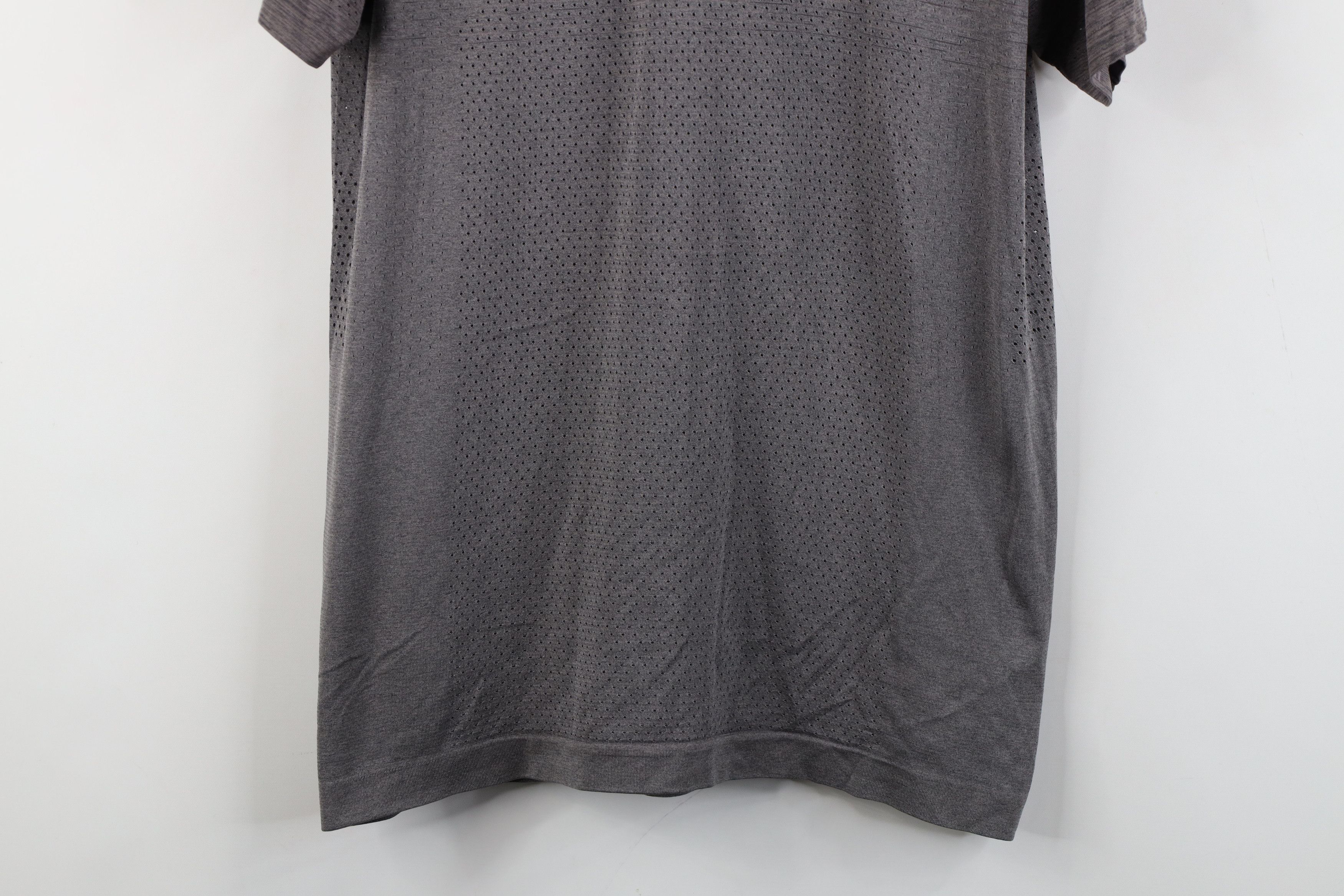 Lululemon Lululemon Metal Vent Tech Vented Henley T-Shirt Heather Gray Size US S / EU 44-46 / 1 - 3 Thumbnail