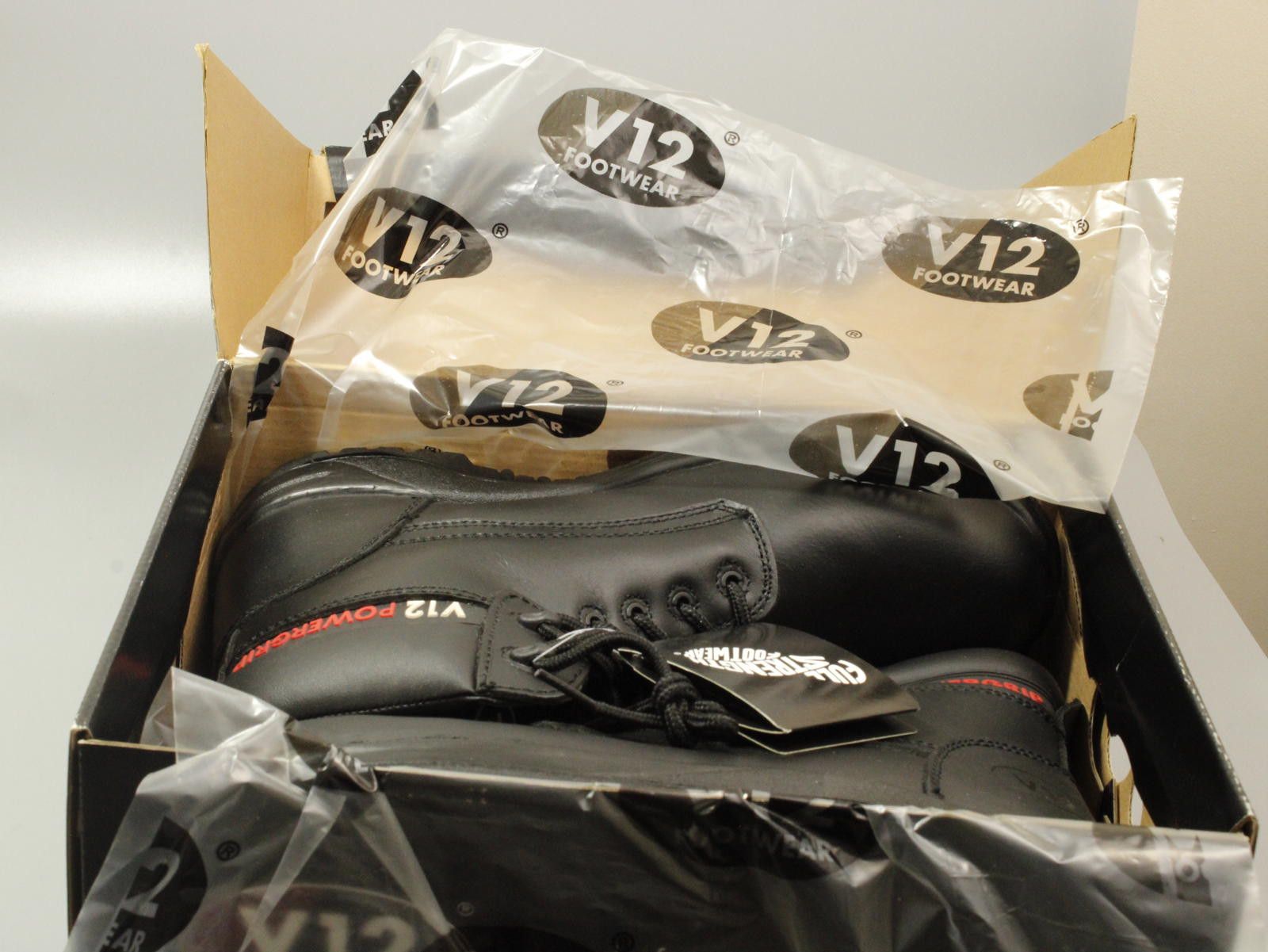 Other V12 Powergrip Black Men's Work & Safety Boots Size US 9 / EU 42 - 4 Thumbnail