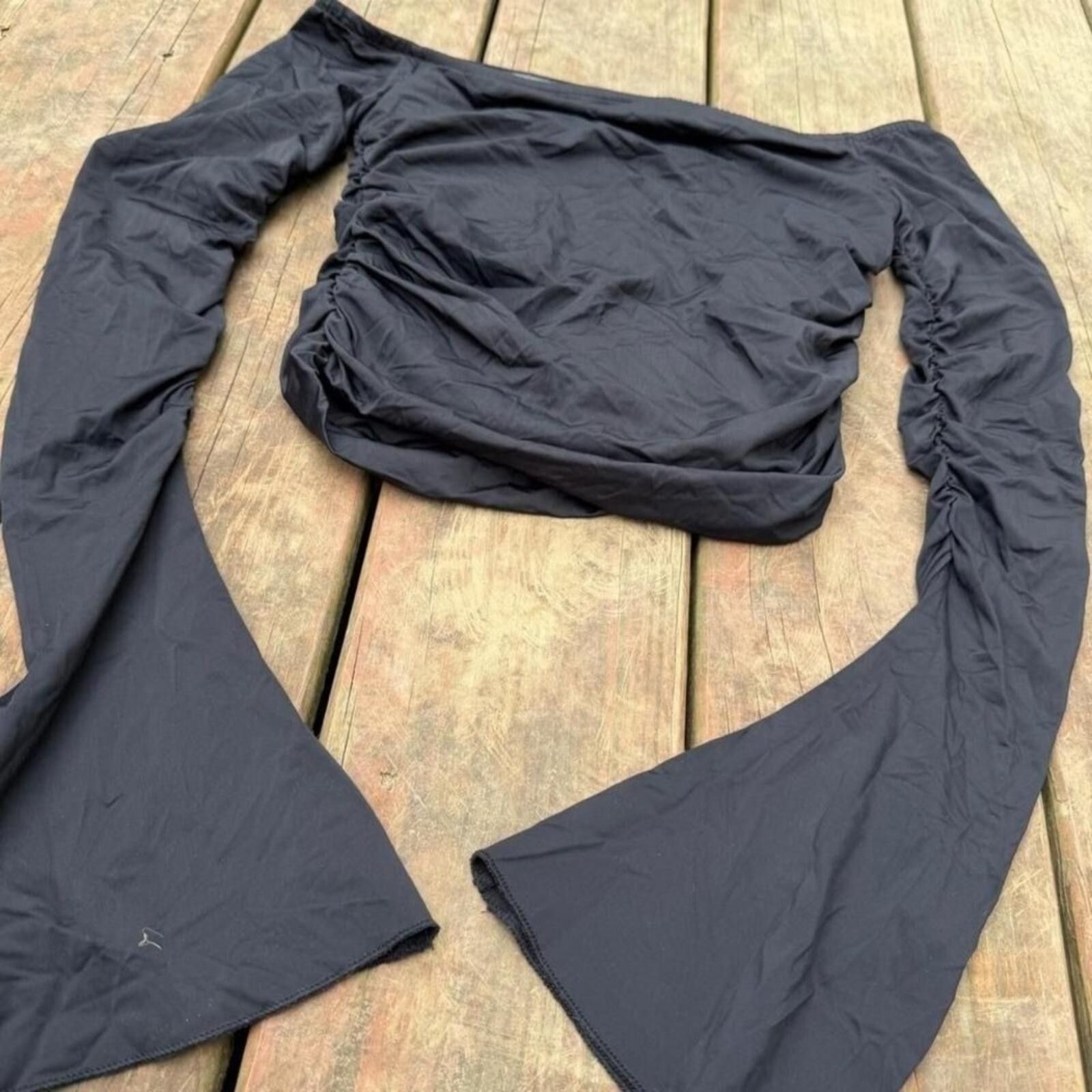 Other Edikted Black Ruched Off The Shoulder Flare Sleeve Size XS / US 0-2 / IT 36-38 - 2 Thumbnail