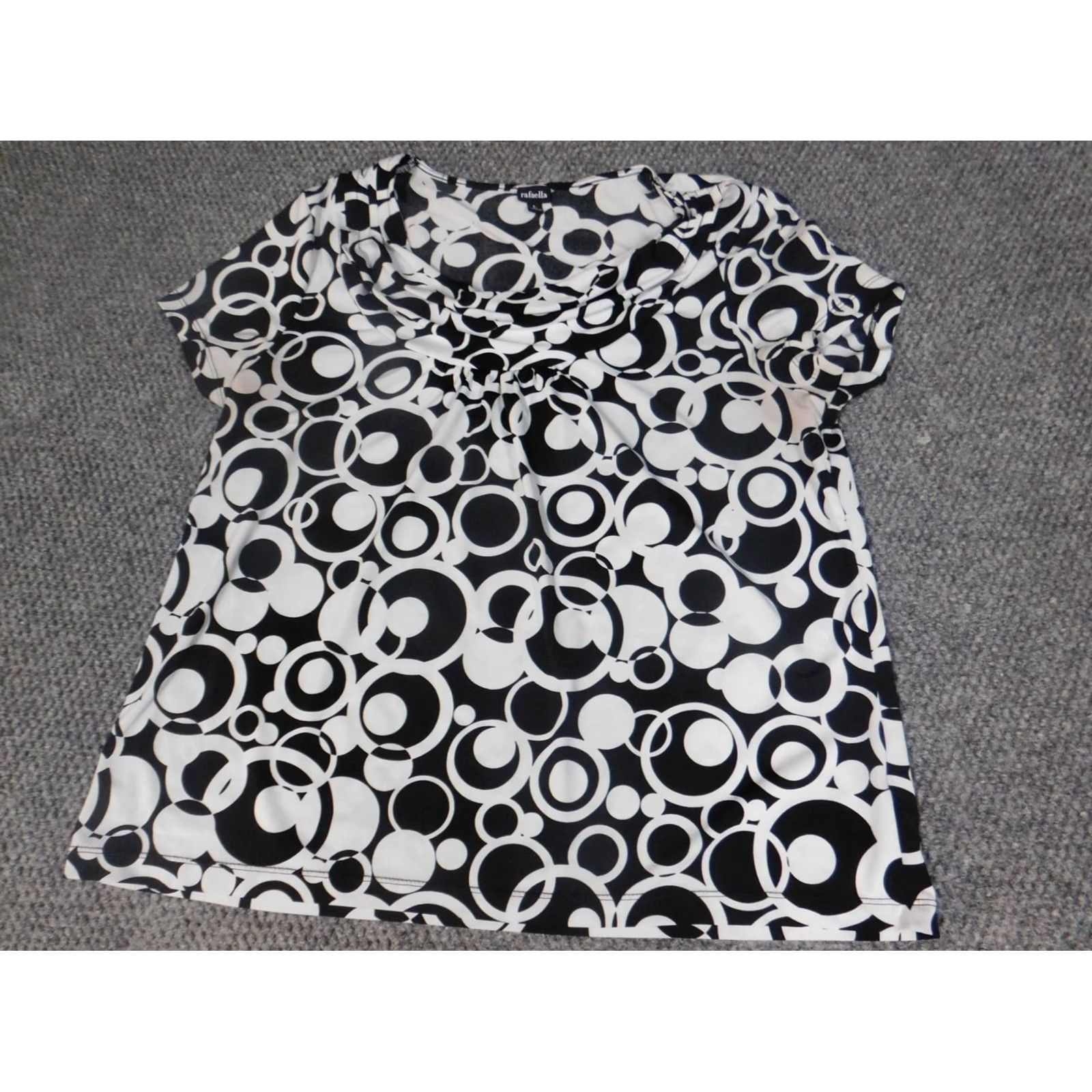 Vintage Rafaella Blouse Adult Women L White Crew Neck Short Sleeve Pullover Geometric Accent Button Stretch Regular Size L / US 10 / IT 46 - 3 Thumbnail