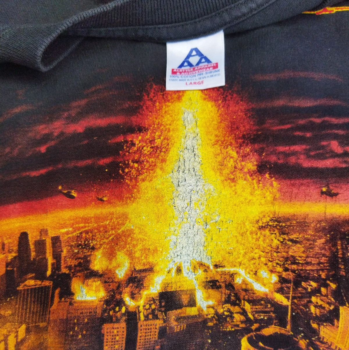 Other 2000s Vintage Volcano Movie Tee Size US L / EU 52-54 / 3 - 2 Thumbnail