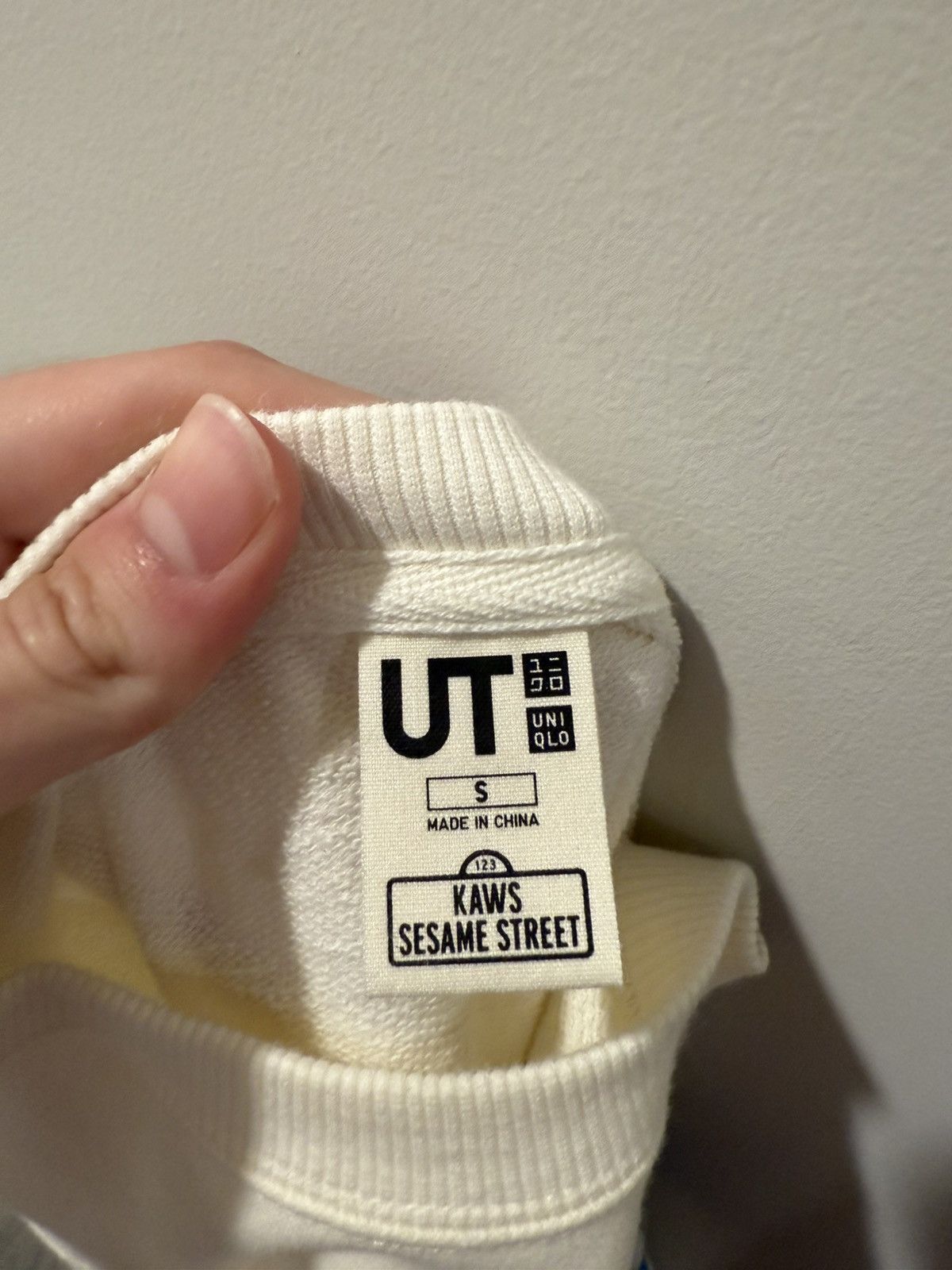 Kaws × Uniqlo KAWS x Uniqlo x Sesame Street Sweatshirt Size US S / EU 44-46 / 1 - 3 Thumbnail