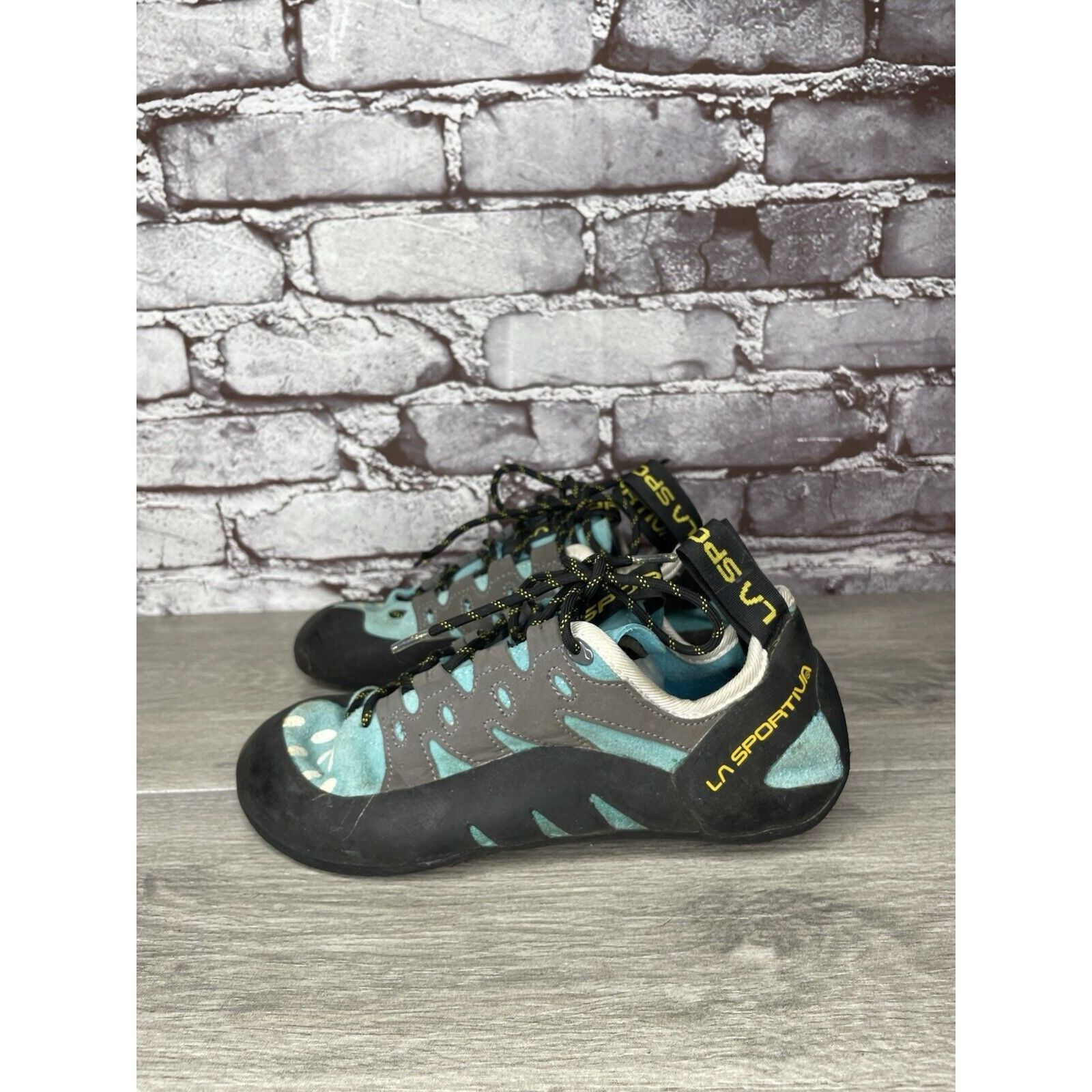 La Sportiva La Sportiva Tarantulace Rock Climbing Blue Gray Lace Up Shoe Size US 6 / EU 39 - 19 Thumbnail