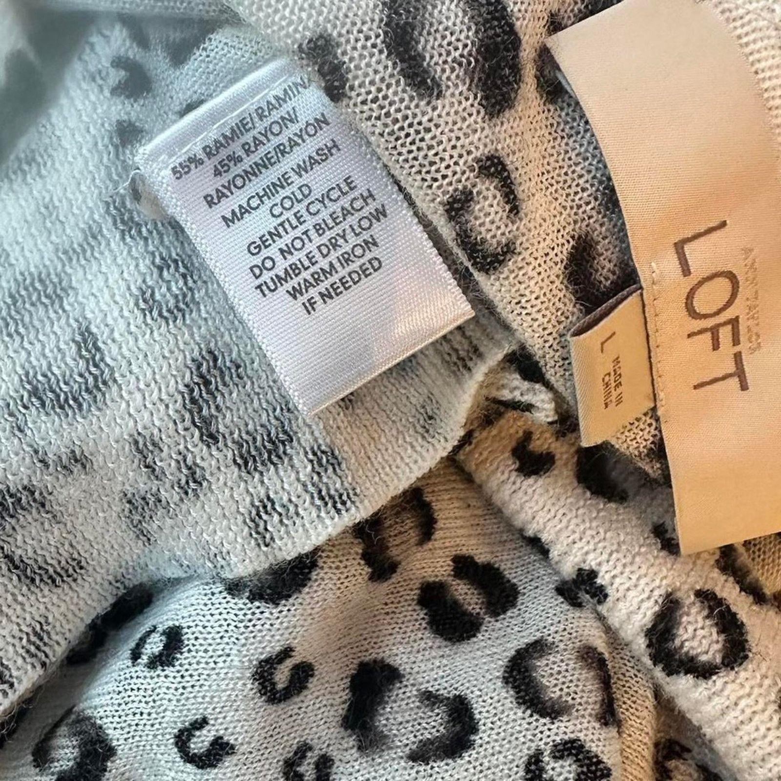 Ann Taylor Leopard long sleeve cardigan medium Size L / US 10 / IT 46 - 8 Thumbnail