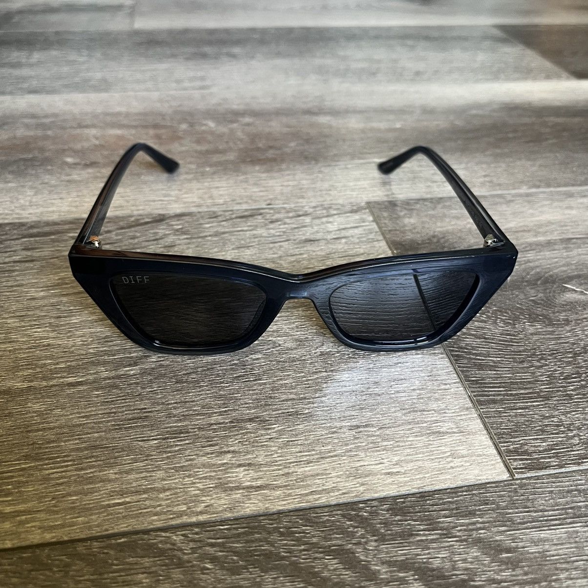 Other DIFF Eyewear x Madi Nelson The Noah Navy Cat Eye Sunglasses Size ONE SIZE - 1 Thumbnail