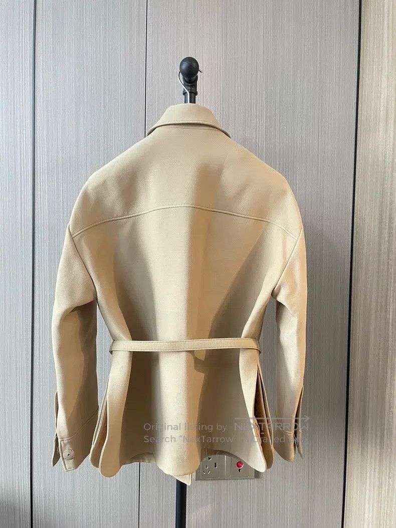 Fendi Fendi The lady's beige coat Size XS / US 0-2 / IT 36-38 - 2 Thumbnail
