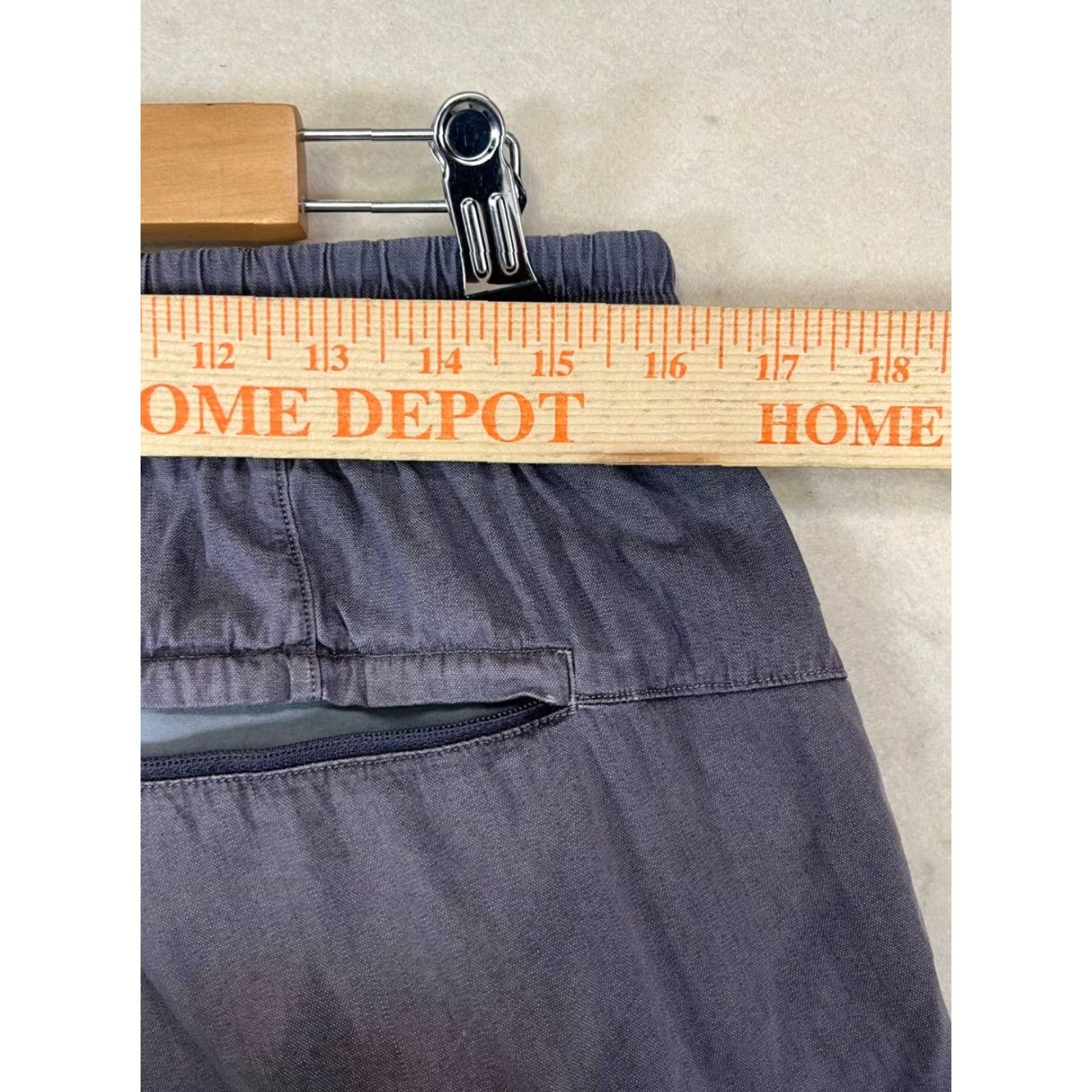 Lululemon Lululemon Linerless Shorts Gray Men’s Medium Athletic Drawstring Inseam 7 in Cross Training Gym Running Lightweight Size US 31 - 3 Thumbnail