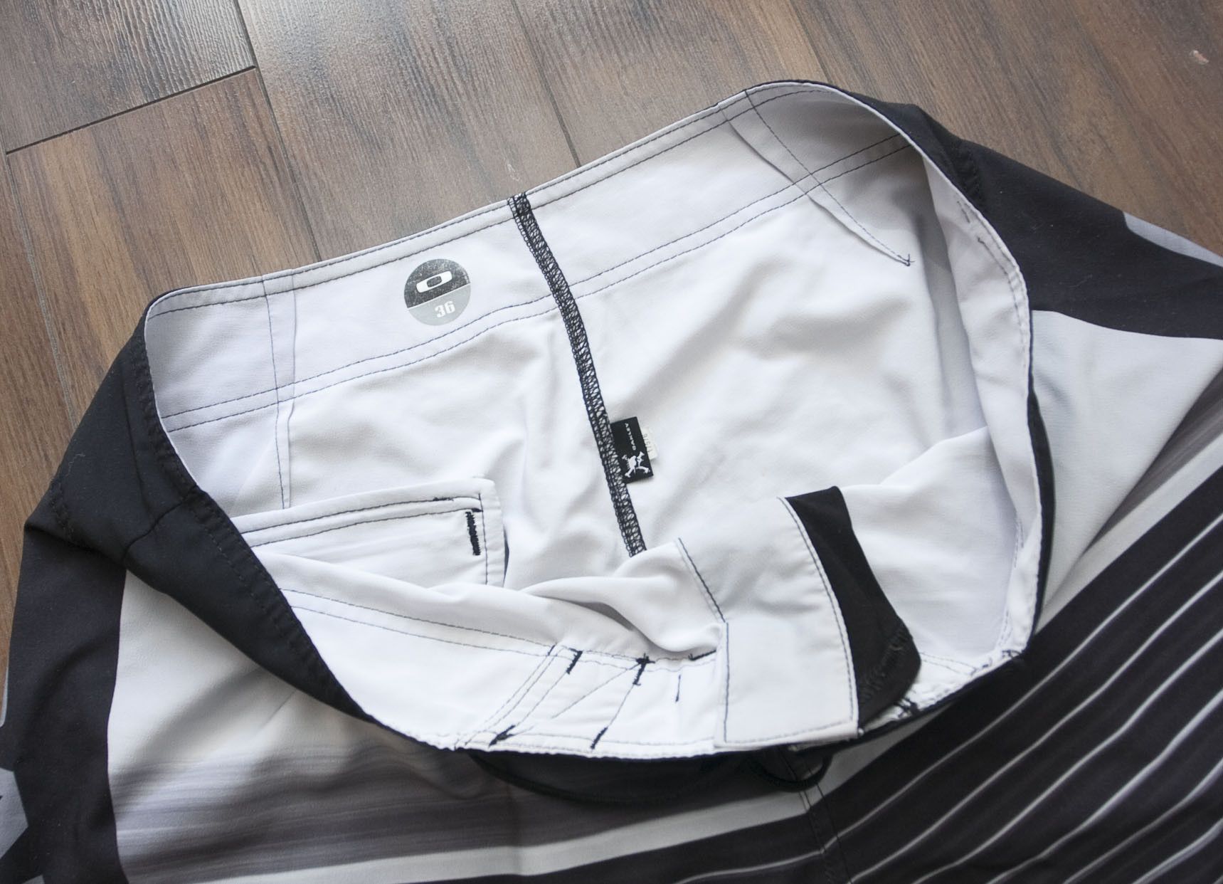 Oakley Oakley Board Shorts Size 36 Gray / Black Size US 36 / EU 52 - 4 Thumbnail