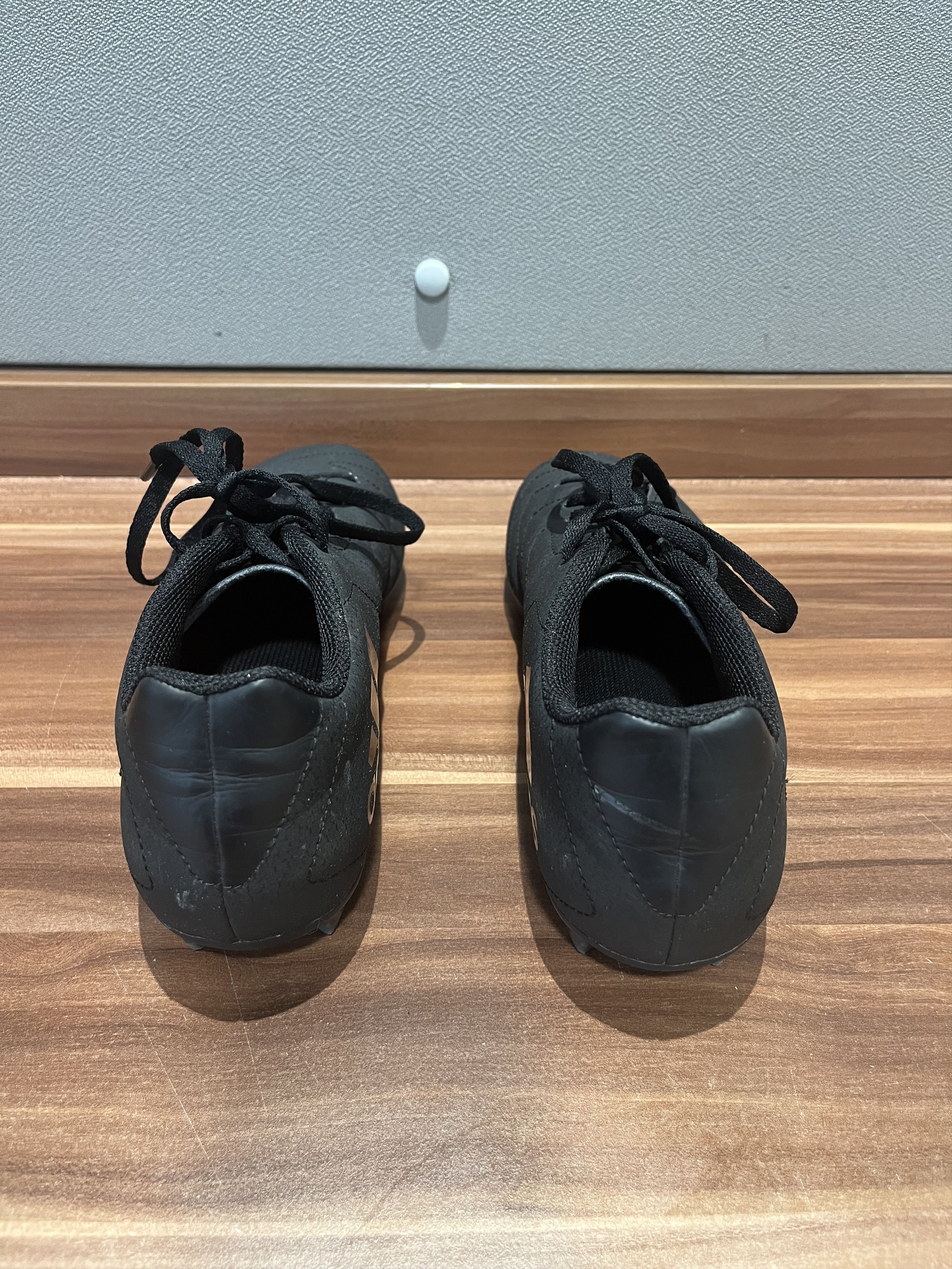 Adidas Football Boots Size US 7.5 / EU 40-41 - 6 Thumbnail