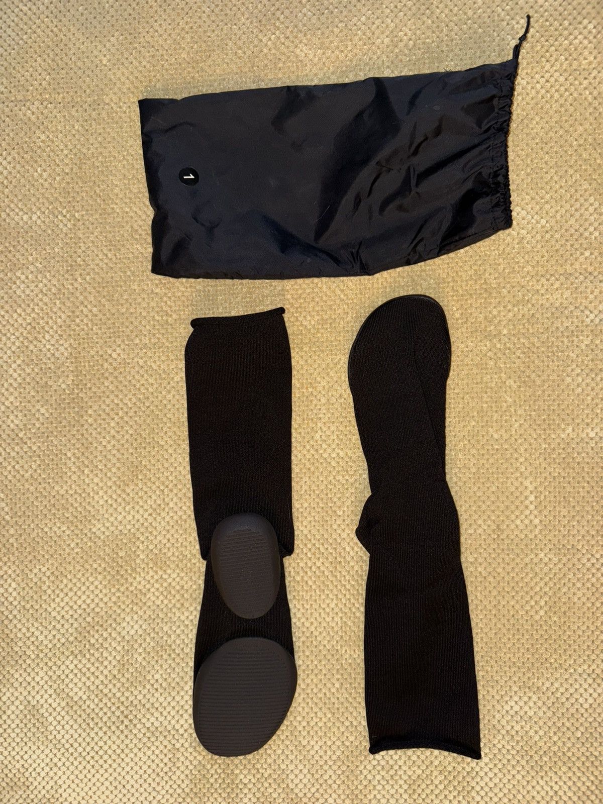 Yeezy Yeezy Pods Size US 10 / EU 43 - 1 Thumbnail